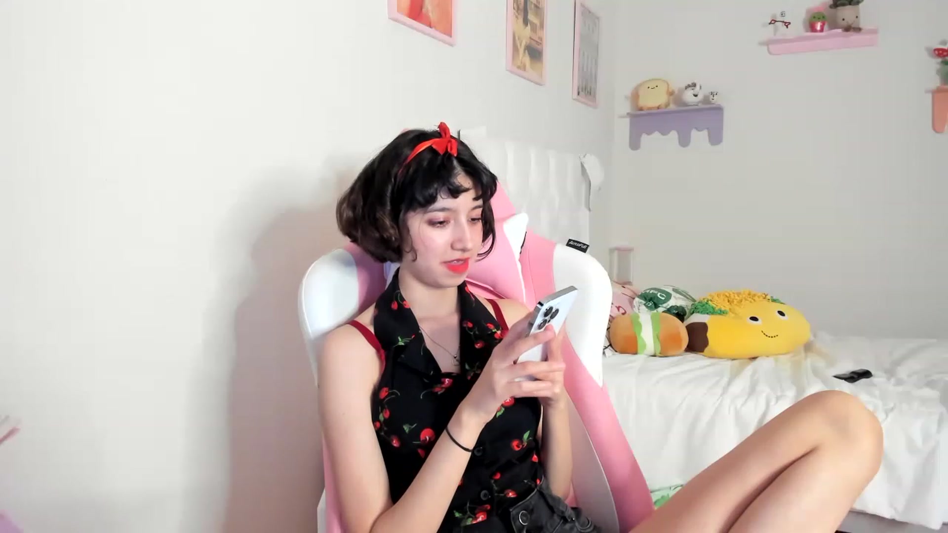 Gallery image thumbnail from Cherrycute666's myfreecams stream on, 06/03/2023, 07:20 image 16 of 20