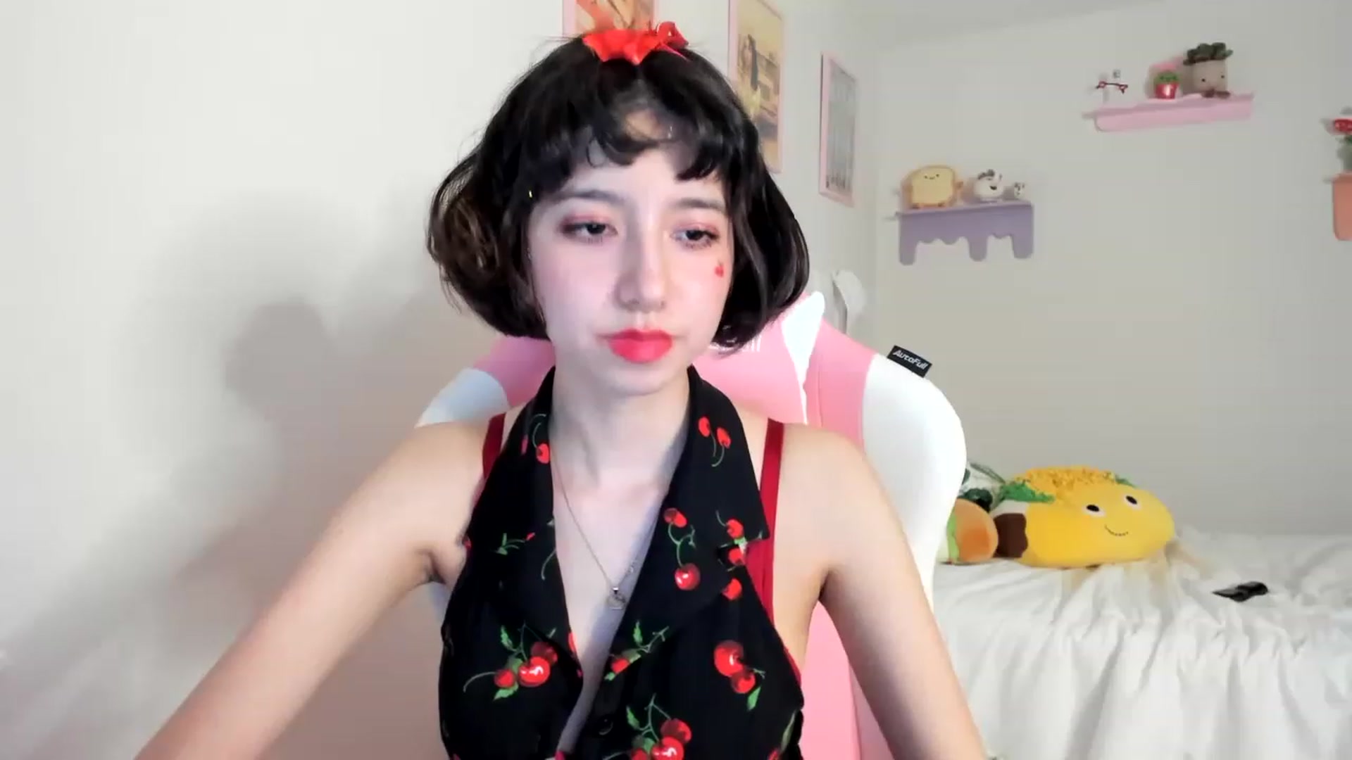 Gallery image thumbnail from Cherrycute666's myfreecams stream on, 06/03/2023, 07:20 image 18 of 20