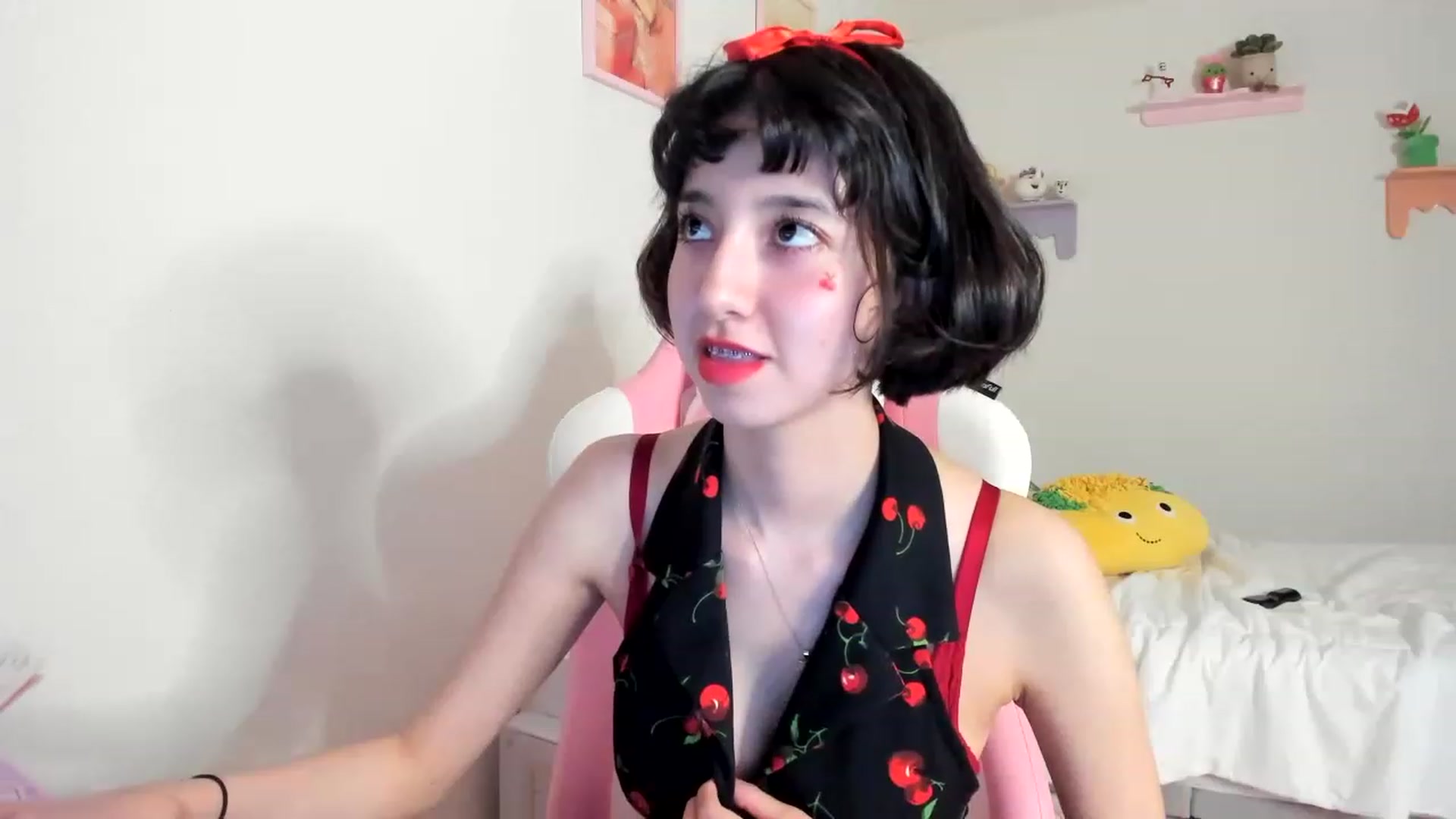 Gallery image thumbnail from Cherrycute666's myfreecams stream on, 06/03/2023, 07:20 image 13 of 20