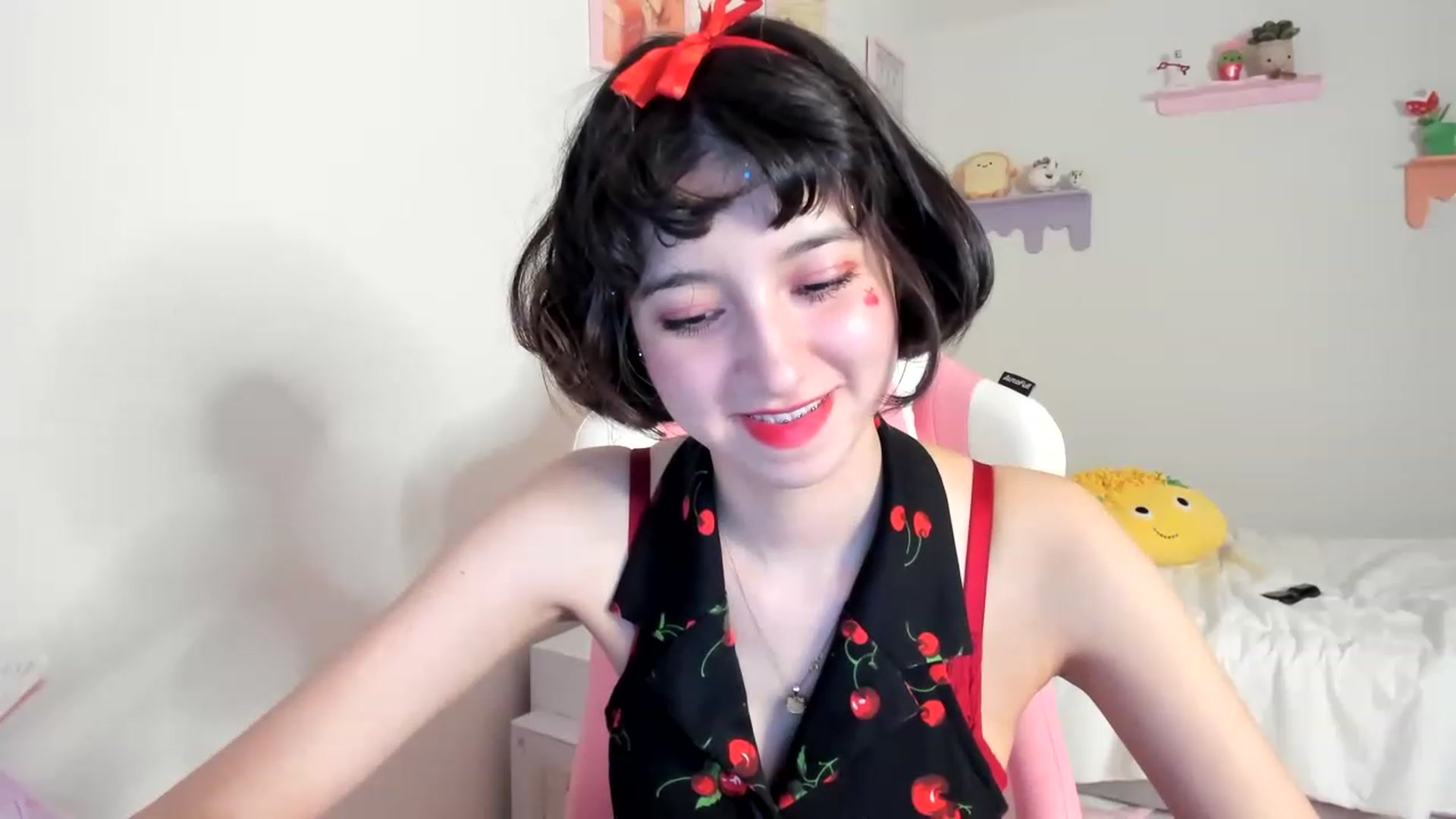 Gallery image thumbnail from Cherrycute666's myfreecams stream on, 06/03/2023, 07:20 image 15 of 20