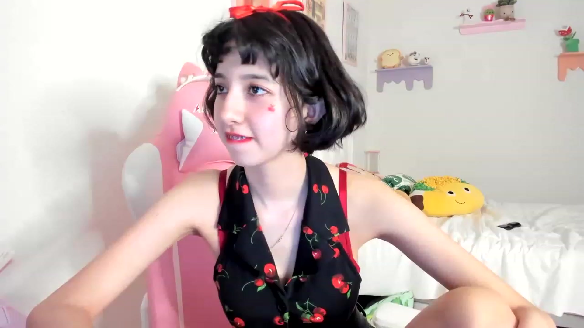 Gallery image thumbnail from Cherrycute666's myfreecams stream on, 06/03/2023, 07:20 image 10 of 20