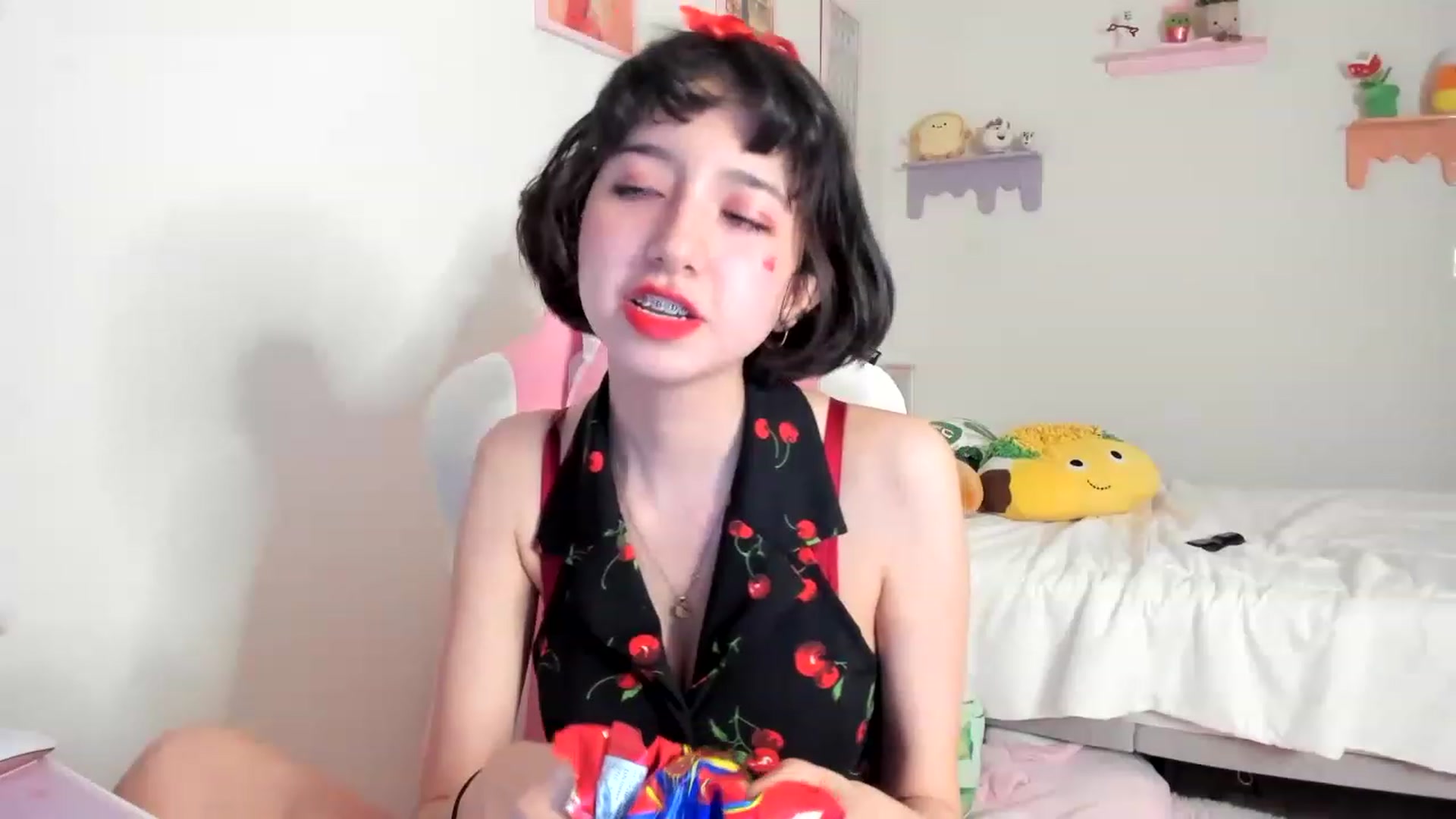 Gallery image thumbnail from Cherrycute666's myfreecams stream on, 06/03/2023, 07:20 image 7 of 20