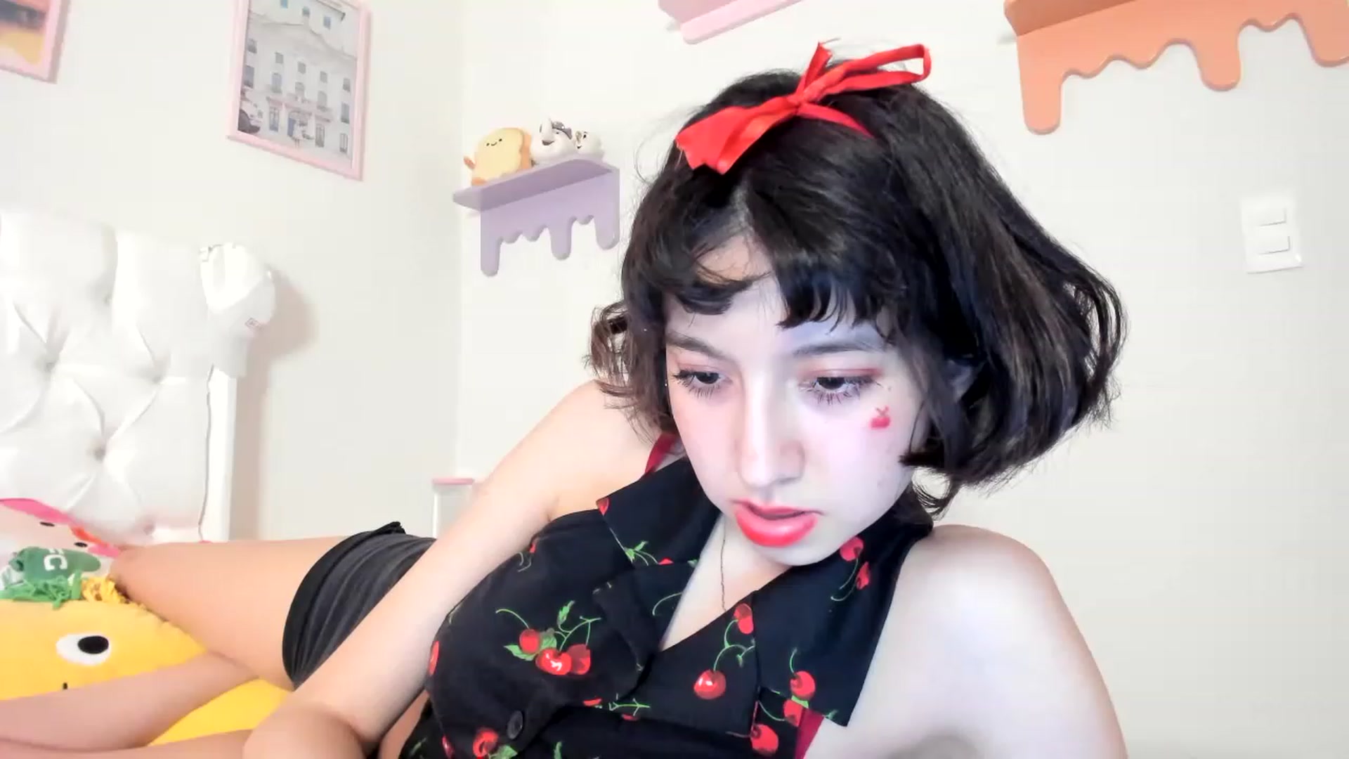 Gallery image thumbnail from Cherrycute666's myfreecams stream on, 06/03/2023, 09:19 image 1 of 20