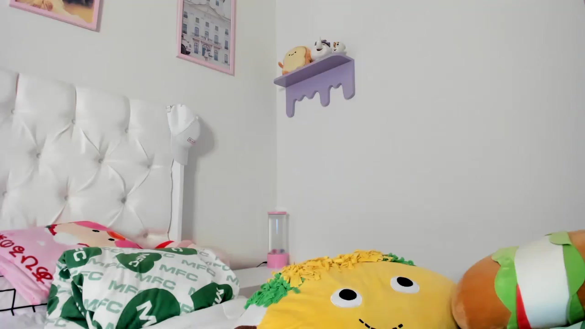 Gallery image thumbnail from Cherrycute666's myfreecams stream on, 06/03/2023, 09:41 image 17 of 20