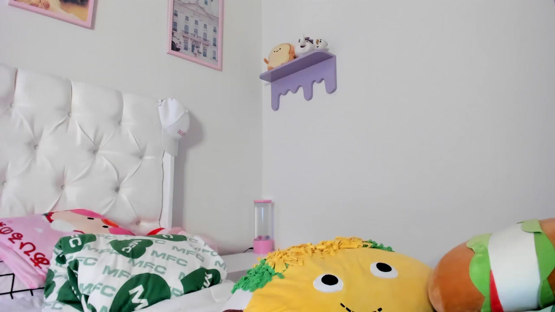 Gallery image thumbnail from Cherrycute666's myfreecams stream on, 06/03/2023, 09:41 image 16 of 20