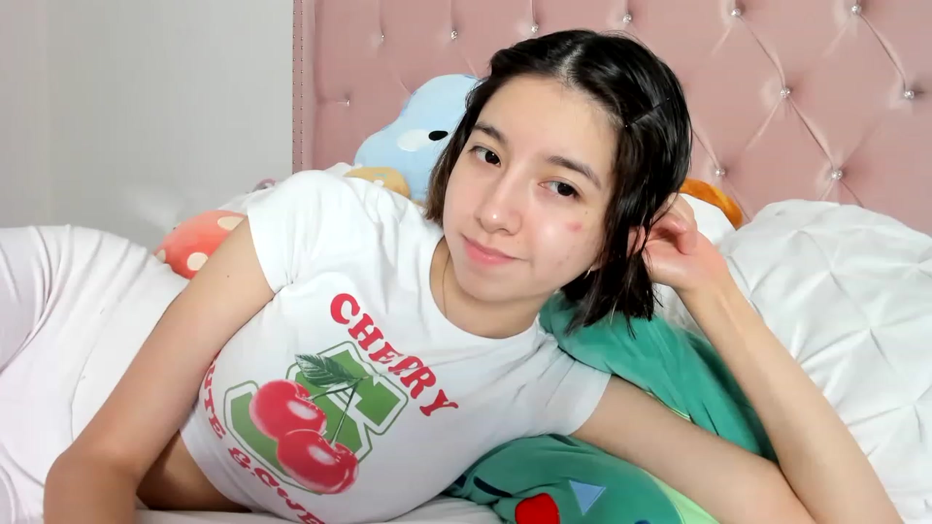 Gallery image thumbnail from Cherrycute666's myfreecams stream on, 06/03/2023, 11:49 image 6 of 20