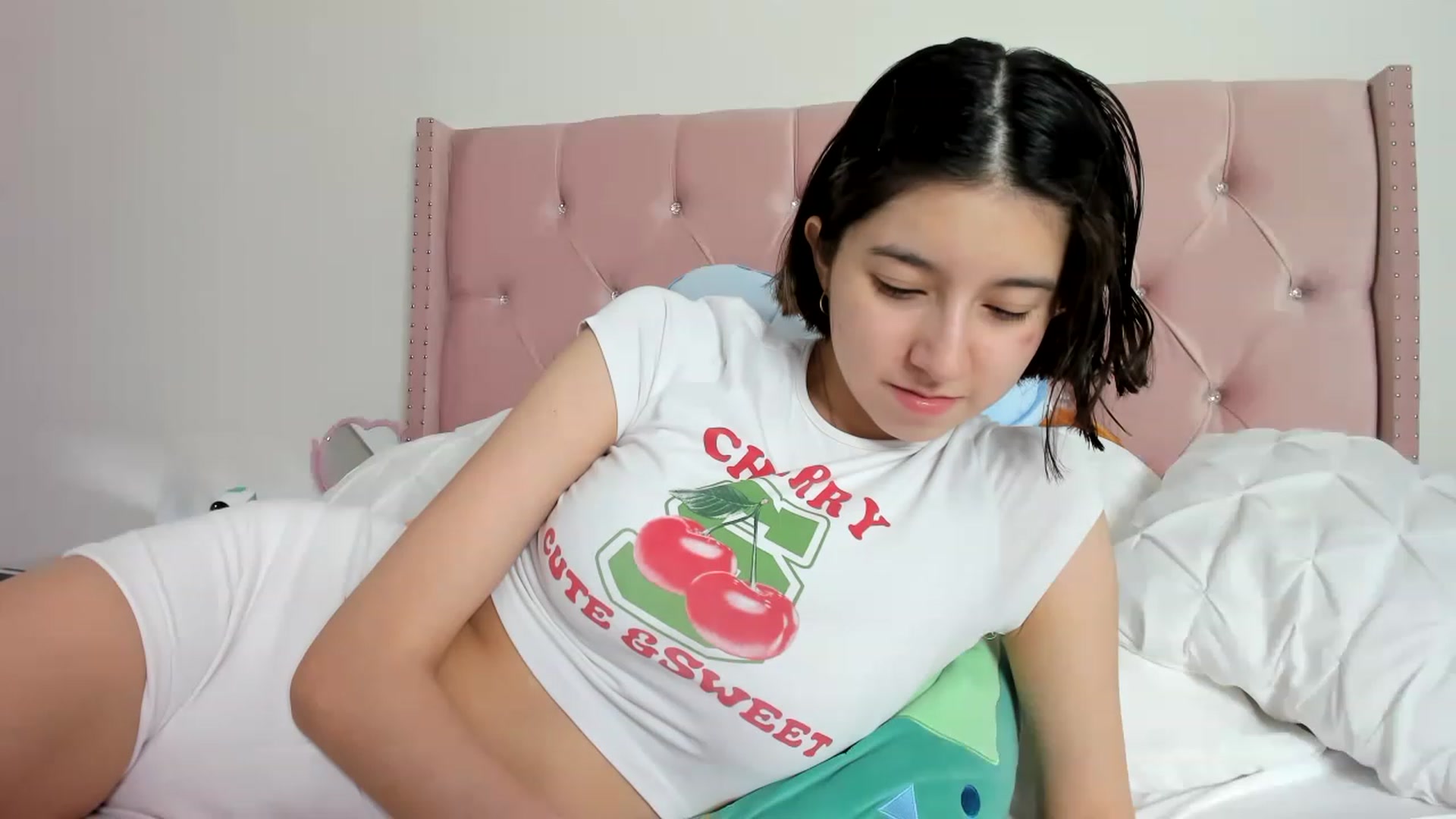 Gallery image thumbnail from Cherrycute666's myfreecams stream on, 06/03/2023, 11:49 image 2 of 20