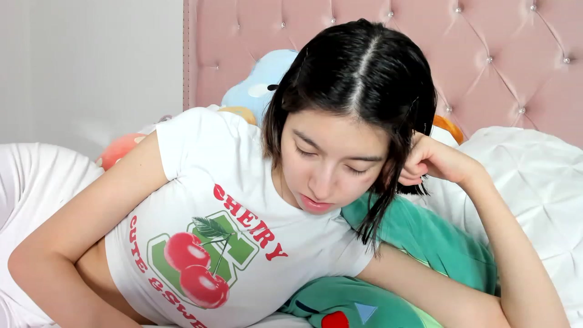 Gallery image thumbnail from Cherrycute666's myfreecams stream on, 06/03/2023, 11:49 image 7 of 20