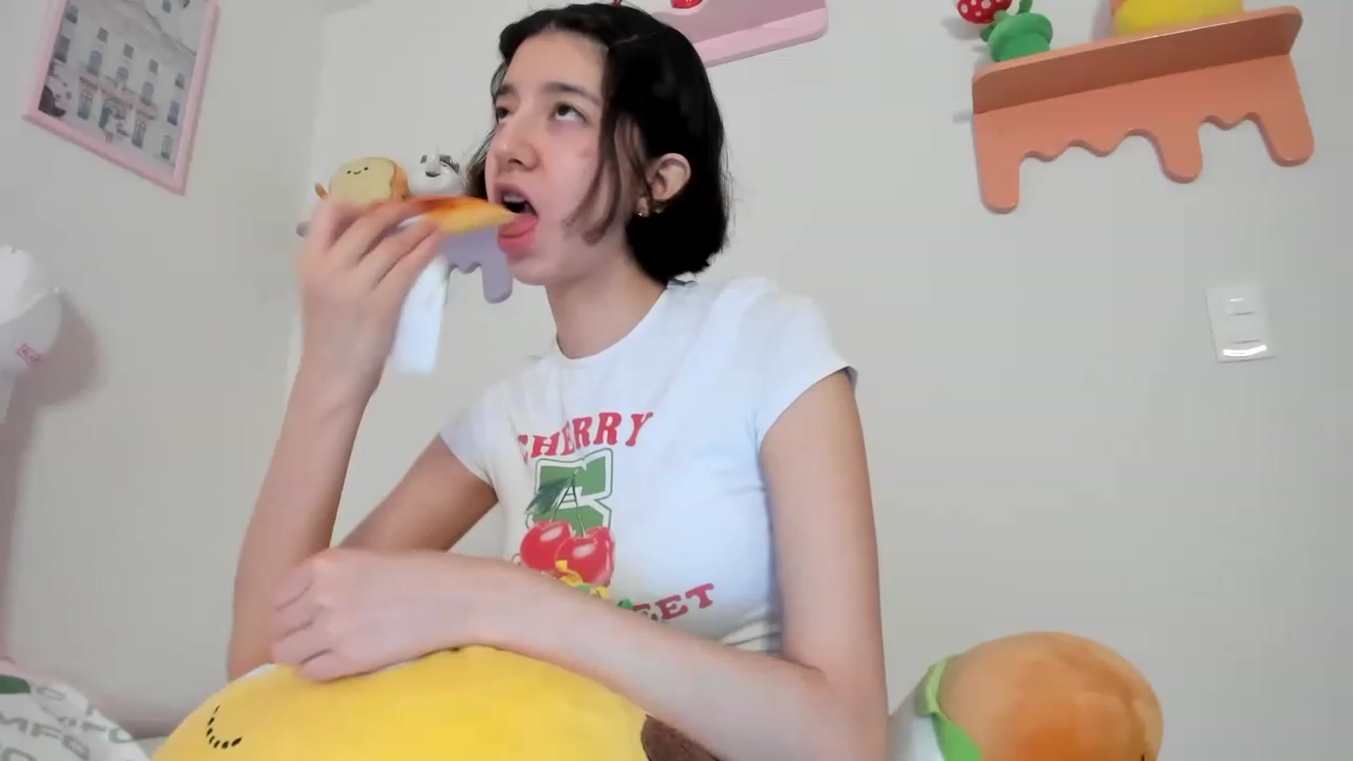 Gallery image thumbnail from Cherrycute666's myfreecams stream on, 06/03/2023, 11:49 image 14 of 20