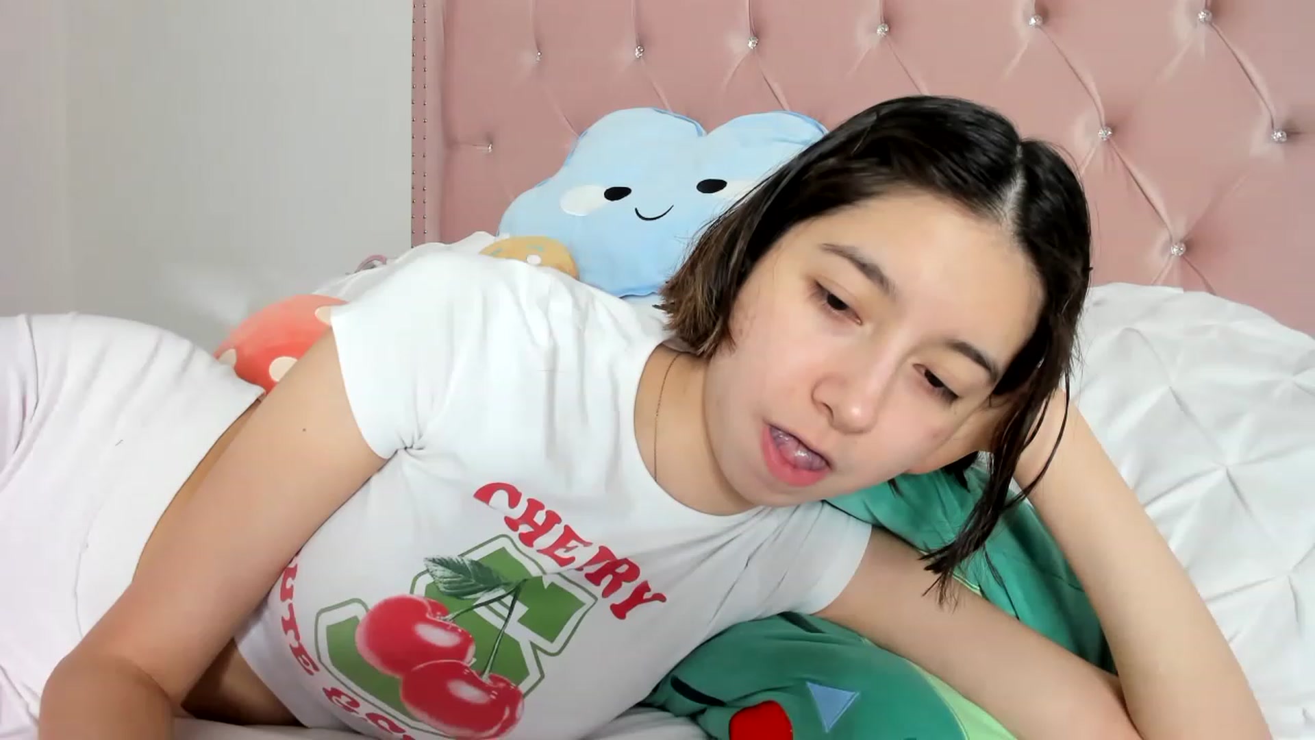 Gallery image thumbnail from Cherrycute666's myfreecams stream on, 06/03/2023, 11:49 image 5 of 20