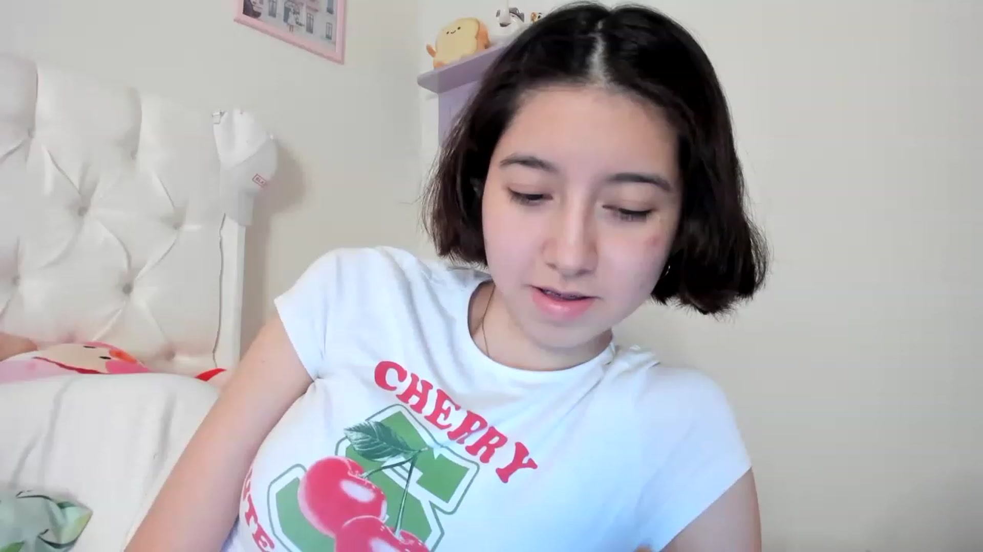 Gallery image thumbnail from Cherrycute666's myfreecams stream on, 06/03/2023, 13:17 image 12 of 20