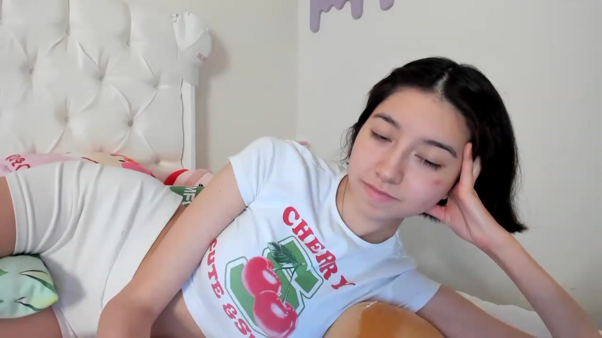 Gallery image thumbnail from Cherrycute666's myfreecams stream on, 06/03/2023, 13:17 image 13 of 20