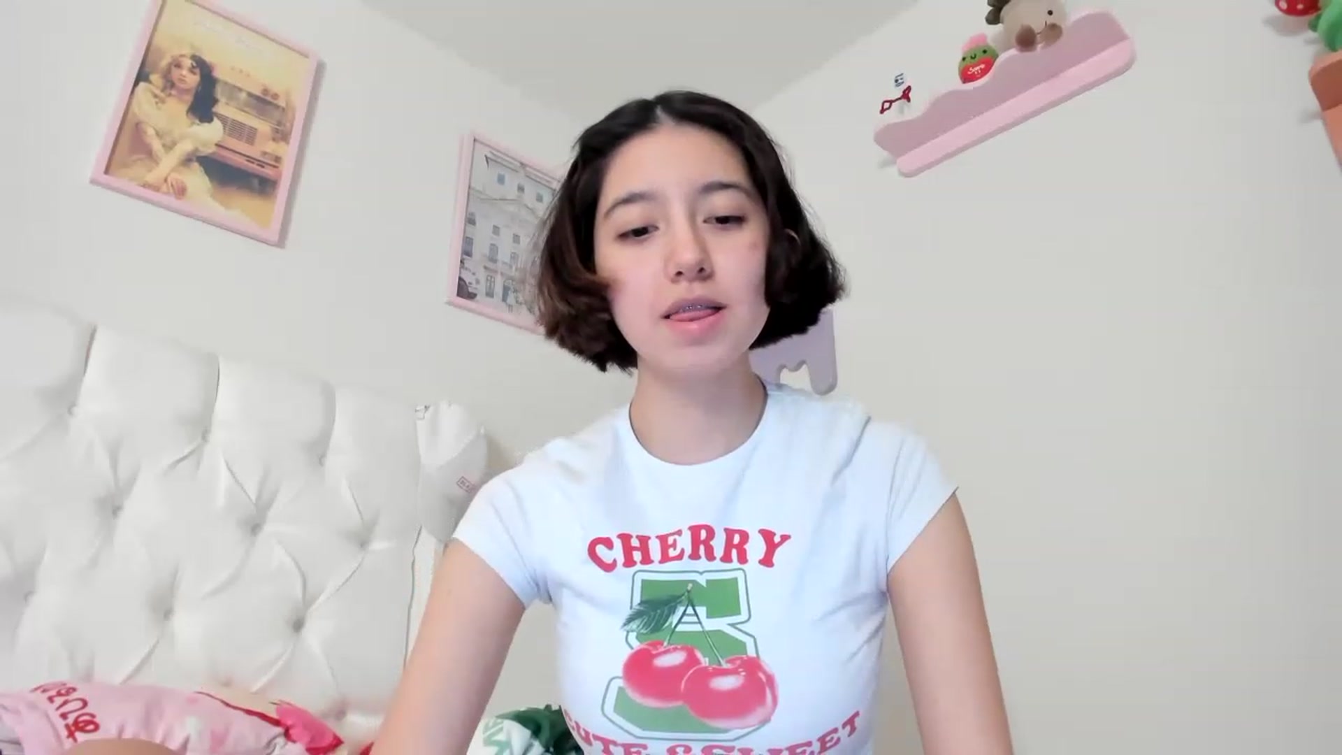 Gallery image thumbnail from Cherrycute666's myfreecams stream on, 06/03/2023, 13:17 image 18 of 20