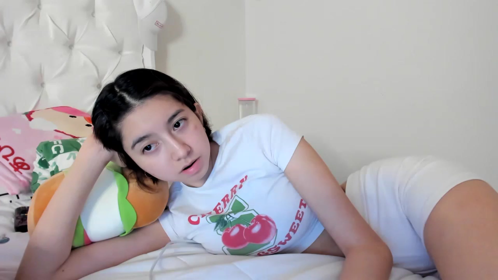 Gallery image thumbnail from Cherrycute666's myfreecams stream on, 06/03/2023, 13:17 image 5 of 20