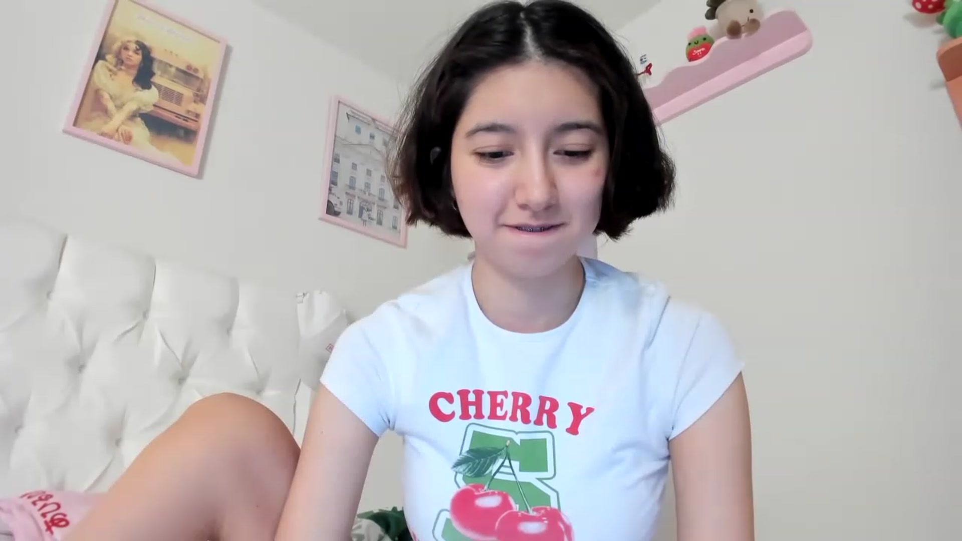 Gallery image thumbnail from Cherrycute666's myfreecams stream on, 06/03/2023, 13:17 image 17 of 20