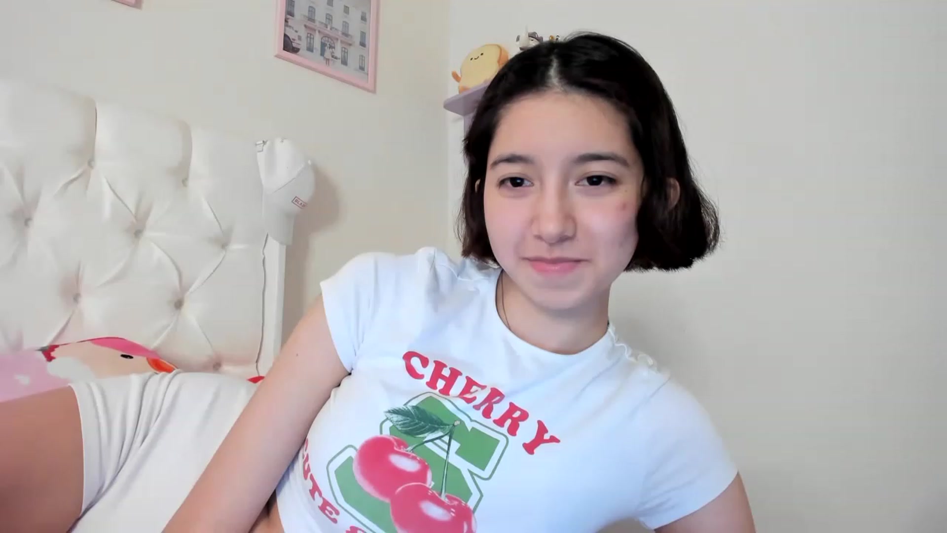 Gallery image thumbnail from Cherrycute666's myfreecams stream on, 06/03/2023, 13:17 image 10 of 20