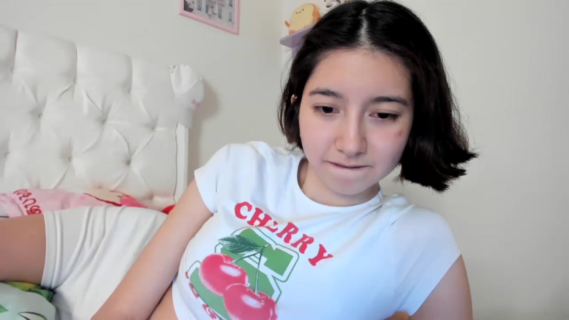 Gallery image thumbnail from Cherrycute666's myfreecams stream on, 06/03/2023, 13:17 image 14 of 20