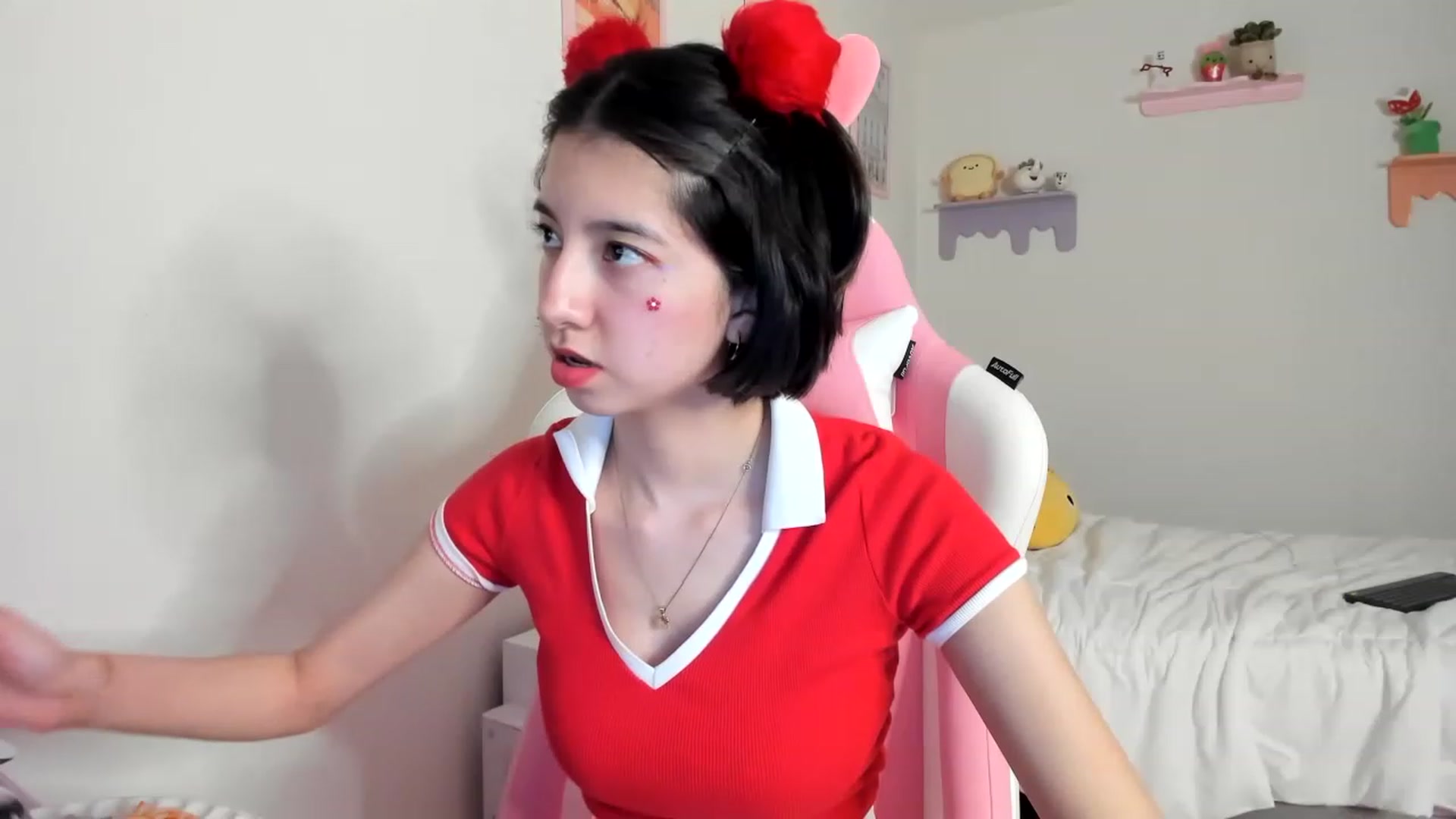 Gallery image thumbnail from Cherrycute666's myfreecams stream on, 06/04/2023, 01:31 image 19 of 20