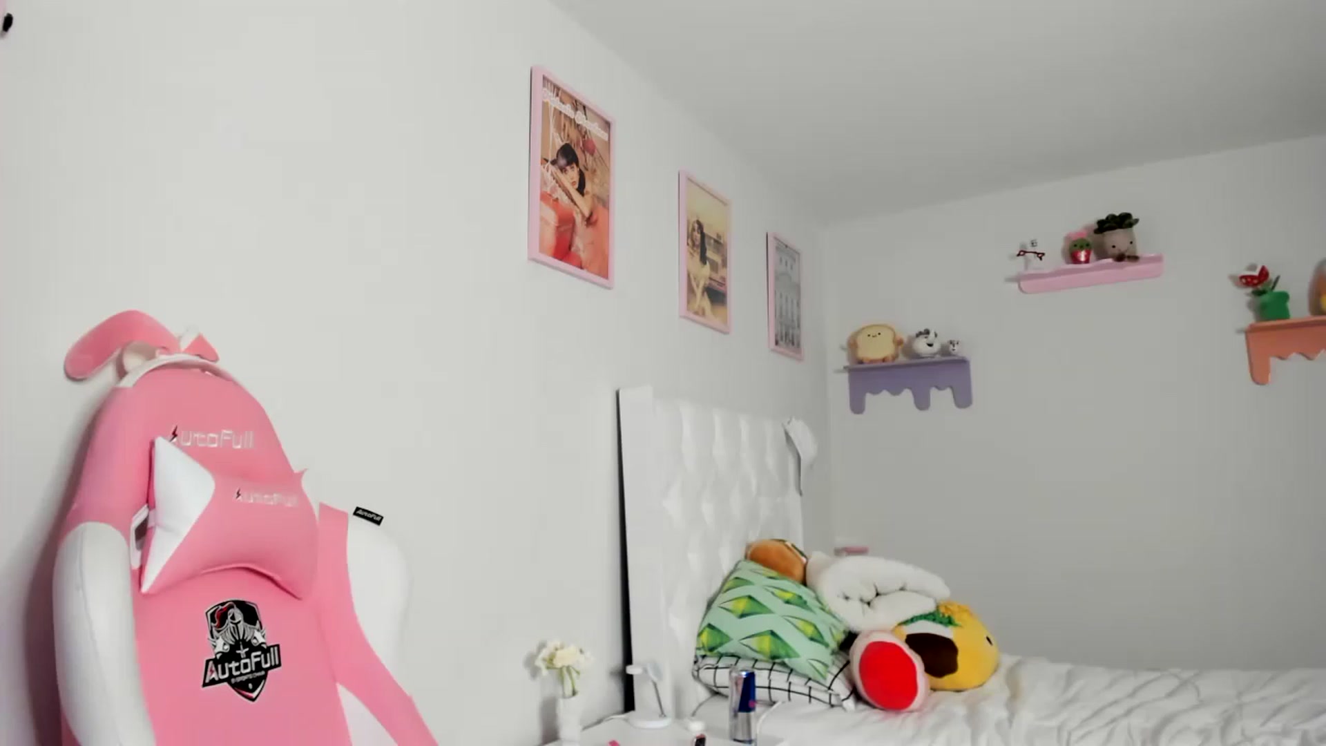 Gallery image thumbnail from Cherrycute666's myfreecams stream on, 06/04/2023, 01:31 image 15 of 20