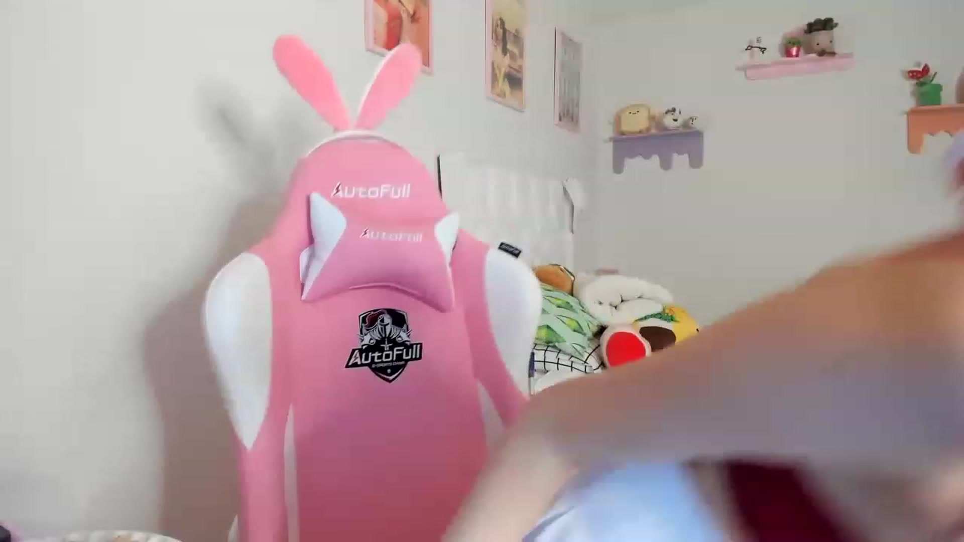 Gallery image thumbnail from Cherrycute666's myfreecams stream on, 06/04/2023, 02:10 image 12 of 20