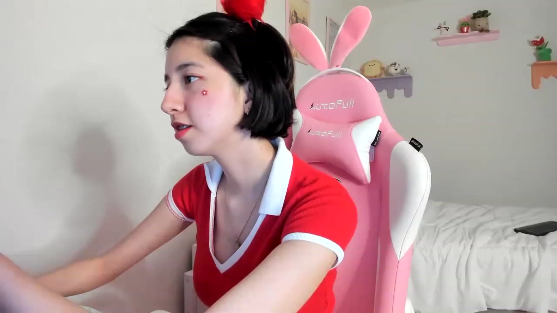 Gallery image thumbnail from Cherrycute666's myfreecams stream on, 06/04/2023, 02:10 image 13 of 20