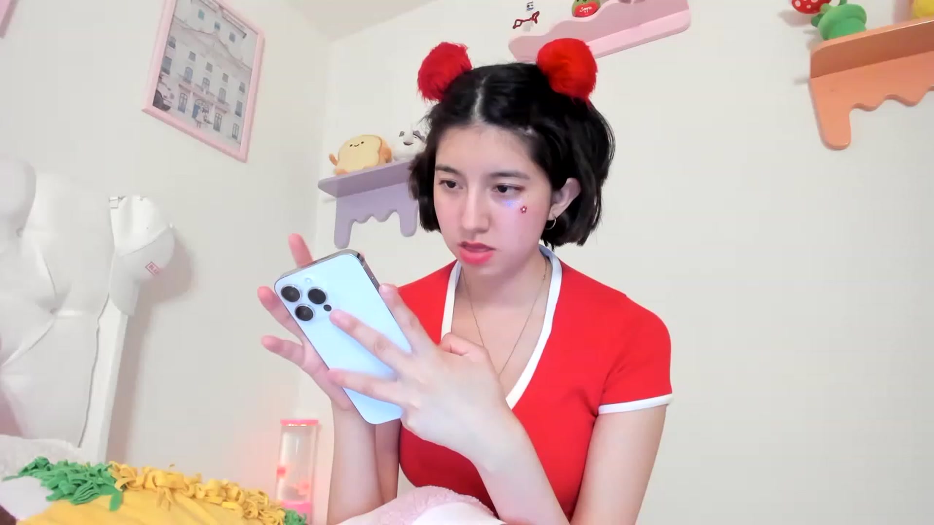 Gallery image thumbnail from Cherrycute666's myfreecams stream on, 06/04/2023, 08:27 image 3 of 20