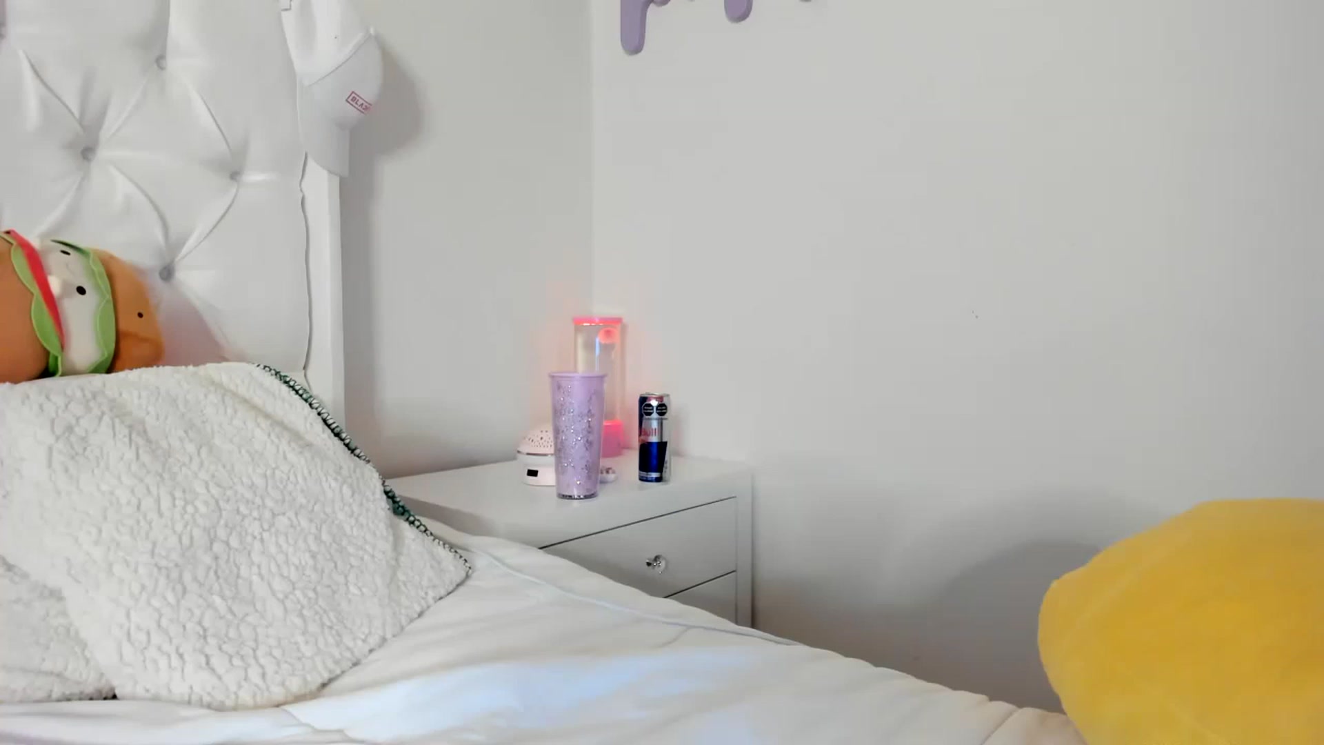 Gallery image thumbnail from Cherrycute666's myfreecams stream on, 06/04/2023, 09:31 image 17 of 20