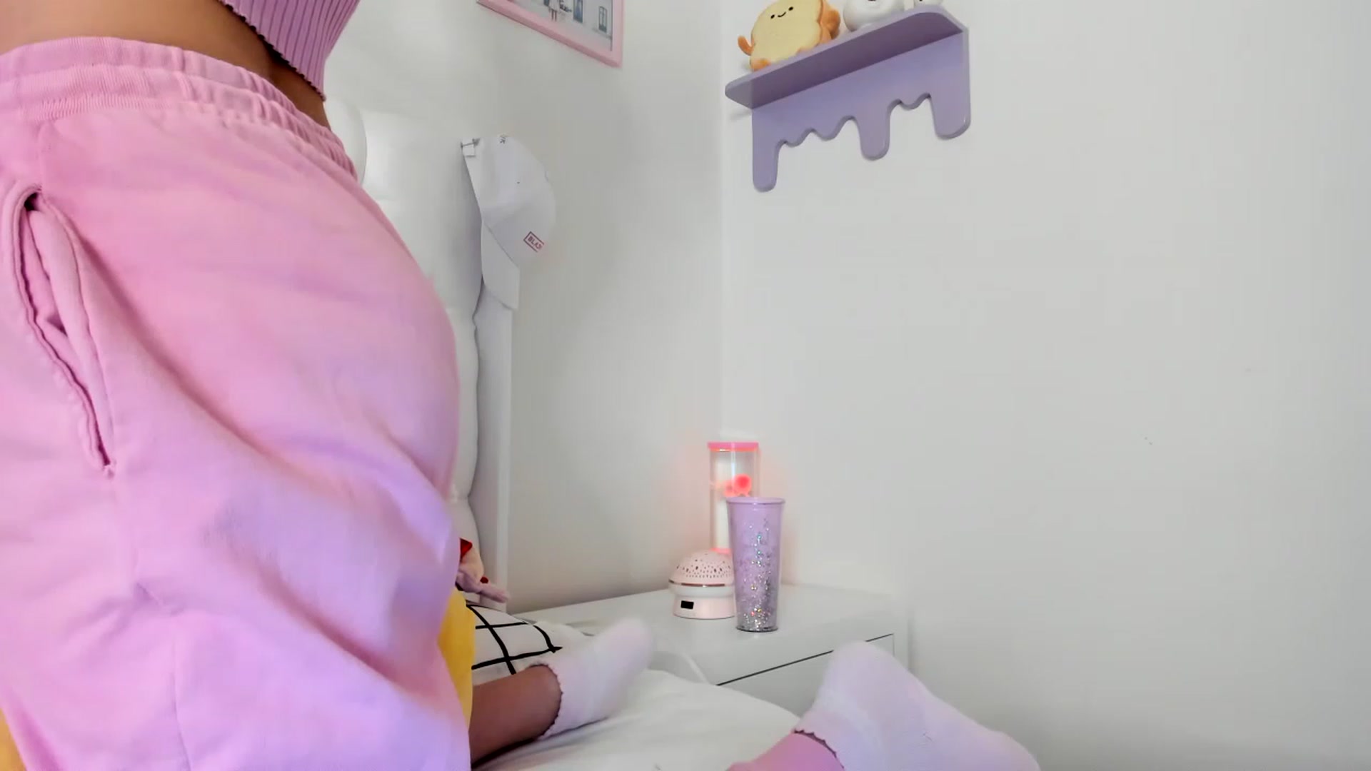 Gallery image thumbnail from Cherrycute666's myfreecams stream on, 06/04/2023, 13:54 image 10 of 20
