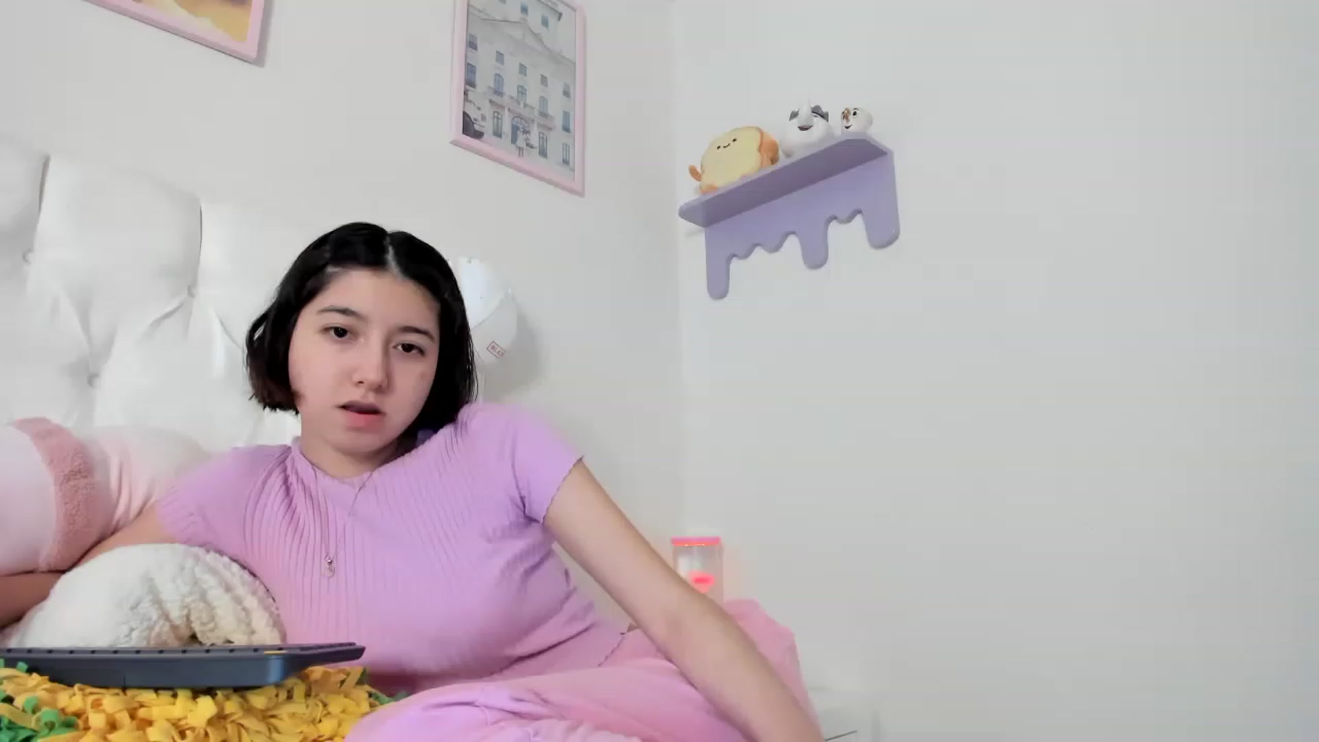 Gallery image thumbnail from Cherrycute666's myfreecams stream on, 06/04/2023, 13:54 image 2 of 20