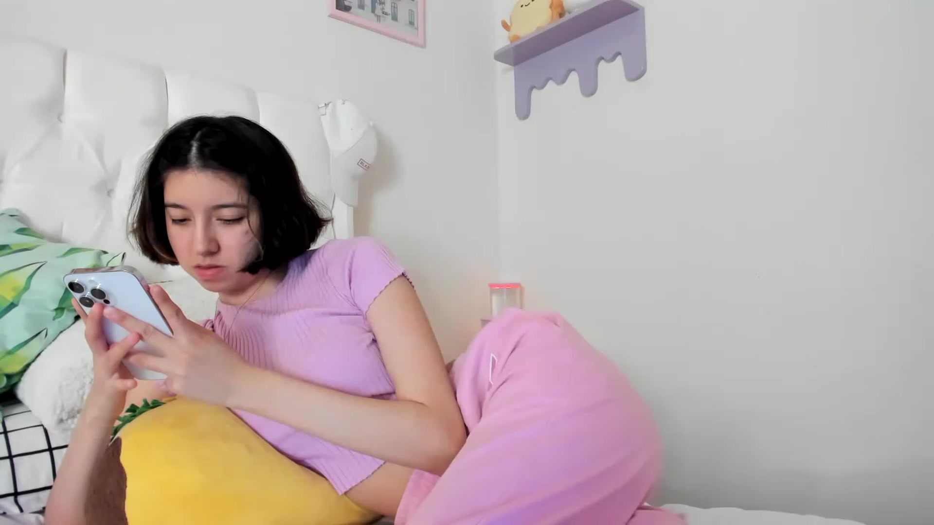 Gallery image thumbnail from Cherrycute666's myfreecams stream on, 06/04/2023, 15:14 image 2 of 20