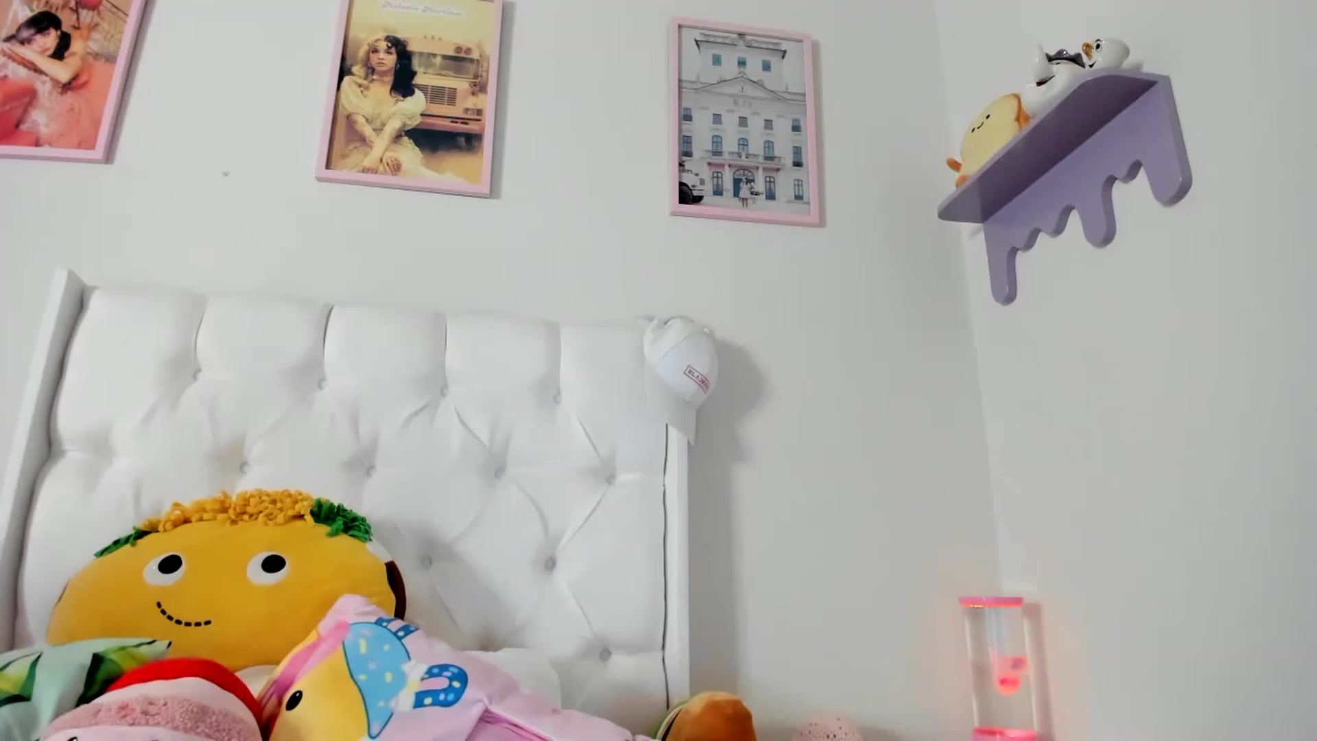 Gallery image thumbnail from Cherrycute666's myfreecams stream on, 06/06/2023, 24:24 image 18 of 20