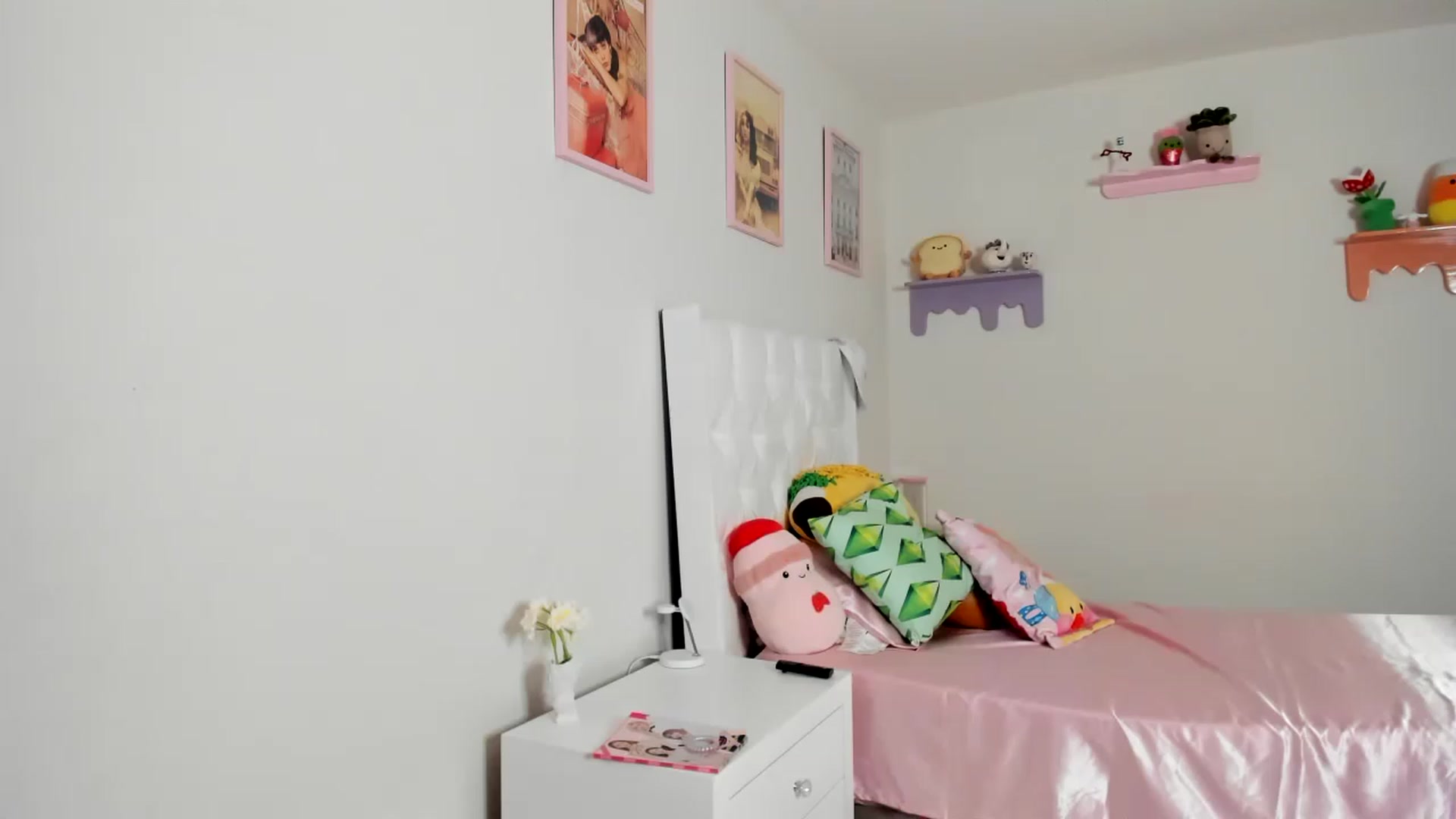 Gallery image thumbnail from Cherrycute666's myfreecams stream on, 06/08/2023, 04:33 image 18 of 20