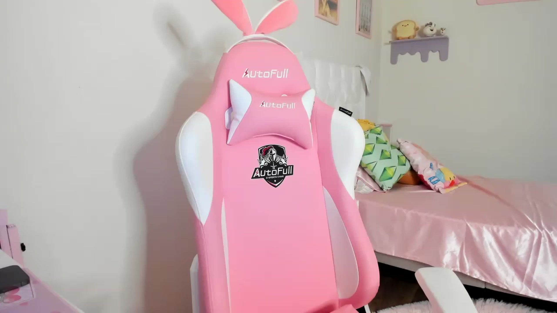 Gallery image thumbnail from Cherrycute666's myfreecams stream on, 06/08/2023, 05:04 image 14 of 20