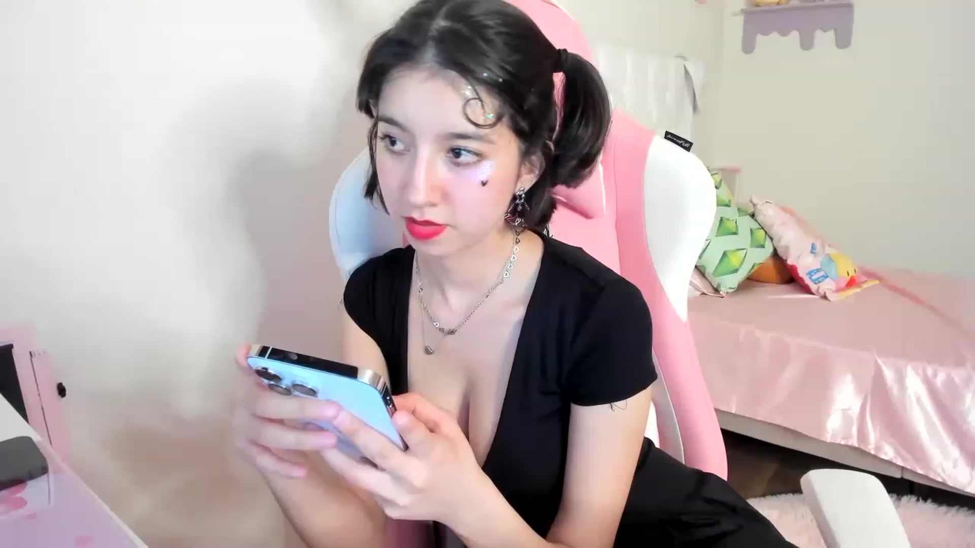 Gallery image thumbnail from Cherrycute666's myfreecams stream on, 06/08/2023, 05:04 image 9 of 20
