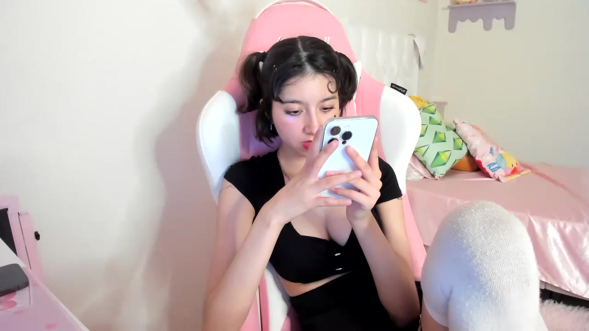 Gallery image thumbnail from Cherrycute666's myfreecams stream on, 06/08/2023, 05:04 image 12 of 20
