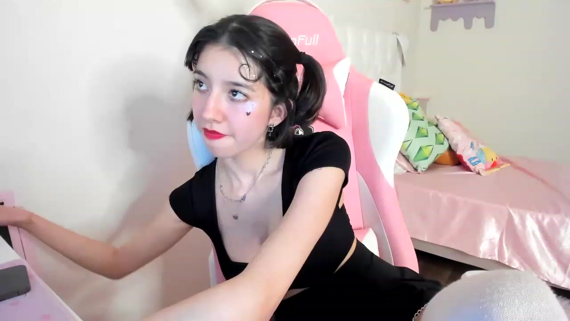 Gallery image thumbnail from Cherrycute666's myfreecams stream on, 06/08/2023, 05:04 image 8 of 20