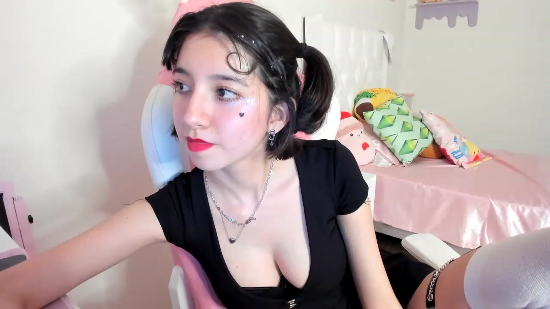 Gallery image thumbnail from Cherrycute666's myfreecams stream on, 06/08/2023, 05:04 image 6 of 20