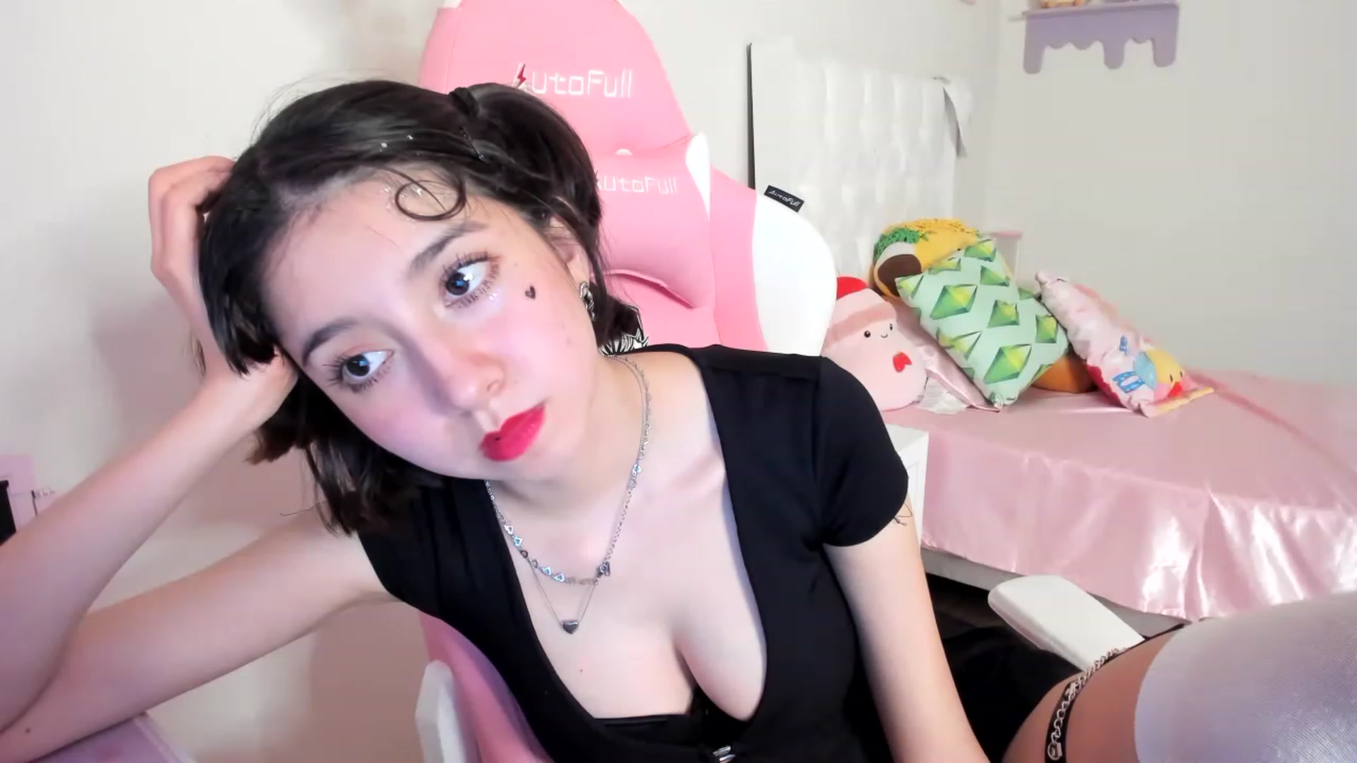 Gallery image thumbnail from Cherrycute666's myfreecams stream on, 06/08/2023, 05:04 image 7 of 20