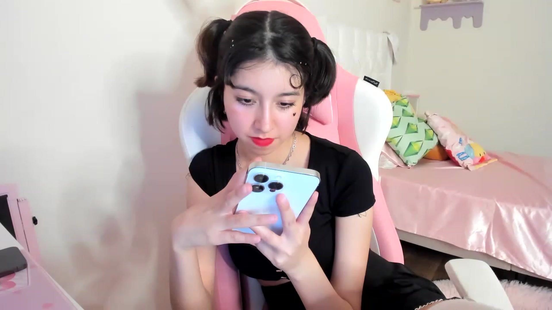 Gallery image thumbnail from Cherrycute666's myfreecams stream on, 06/08/2023, 05:04 image 11 of 20