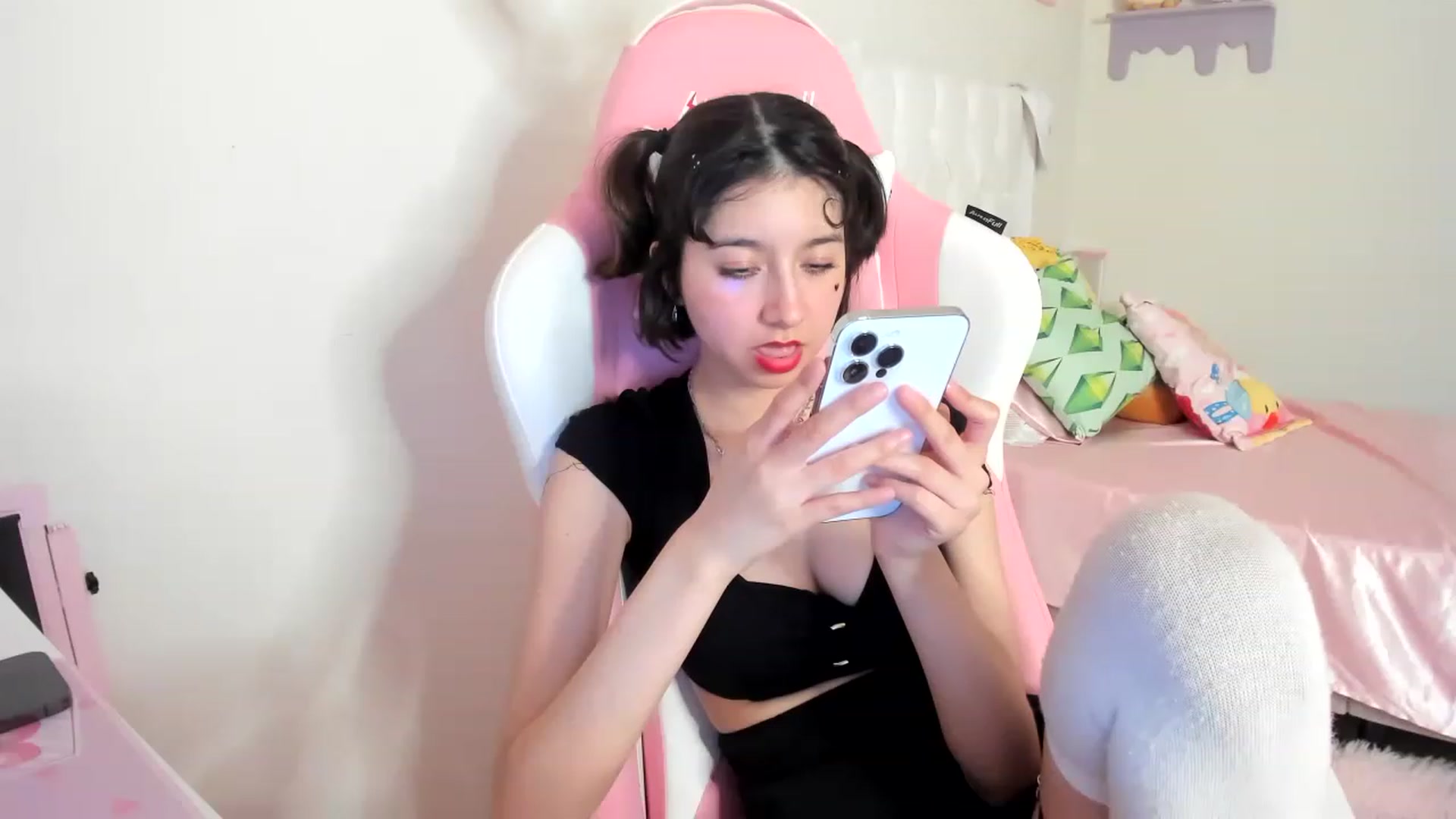 Gallery image thumbnail from Cherrycute666's myfreecams stream on, 06/08/2023, 05:04 image 13 of 20