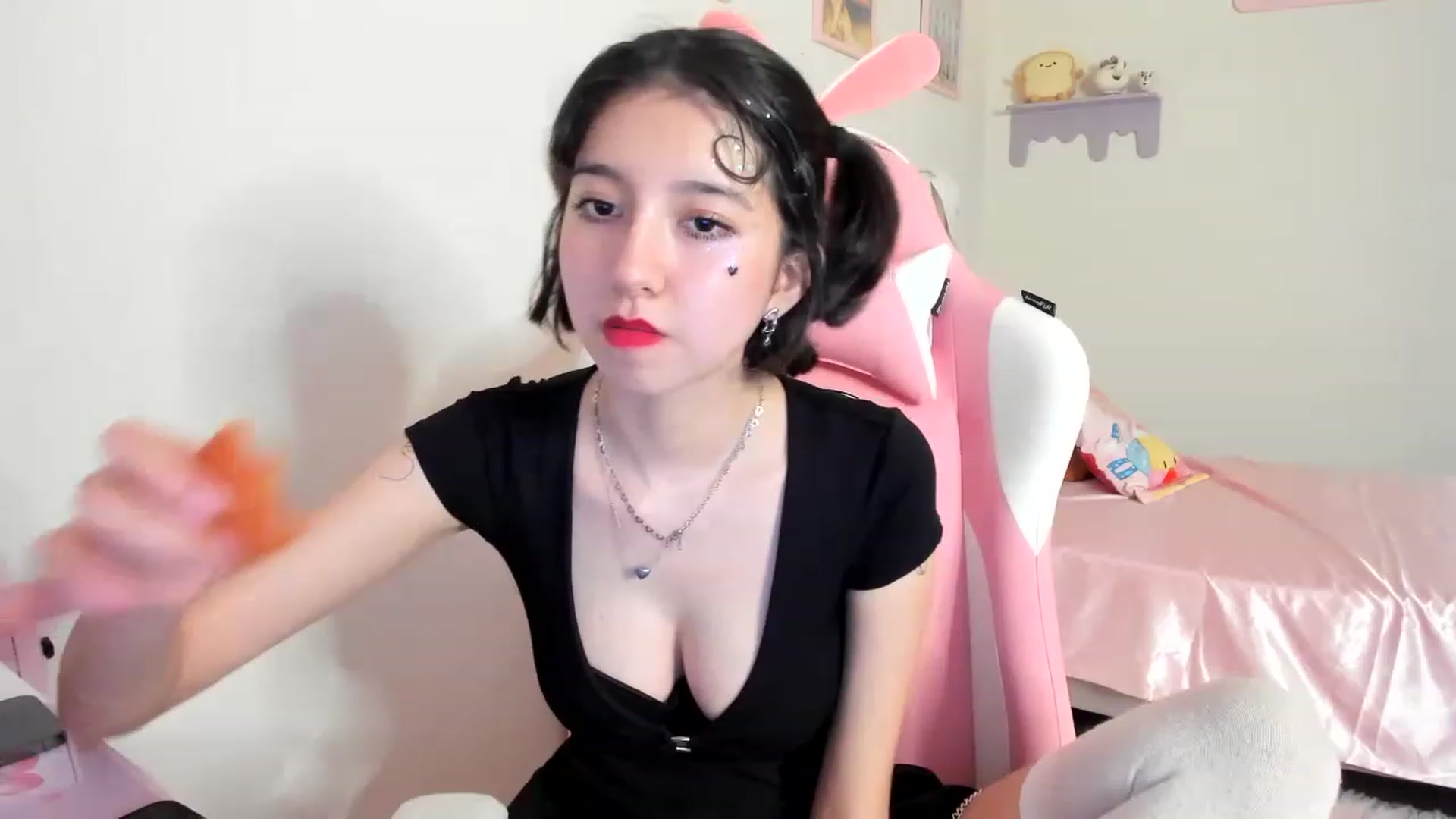Gallery image thumbnail from Cherrycute666's myfreecams stream on, 06/08/2023, 05:04 image 16 of 20