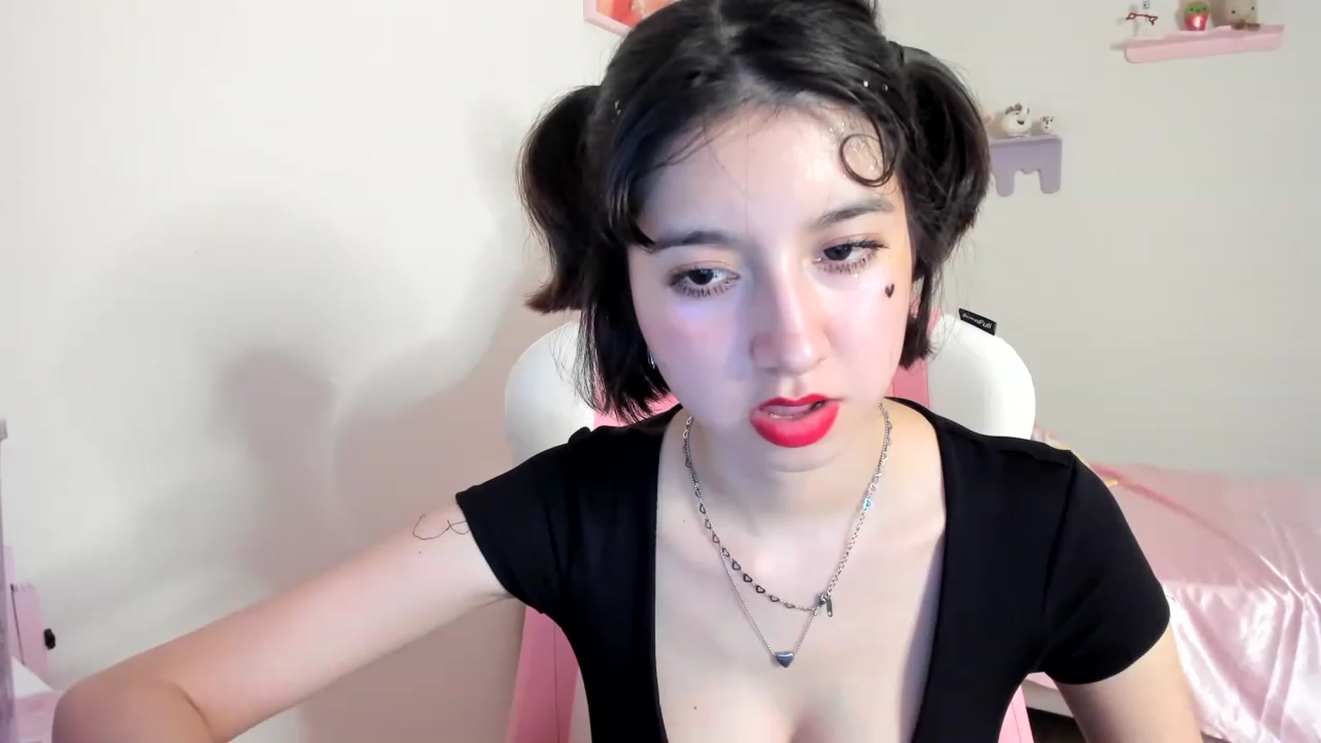 Gallery image thumbnail from Cherrycute666's myfreecams stream on, 06/08/2023, 06:03 image 18 of 20