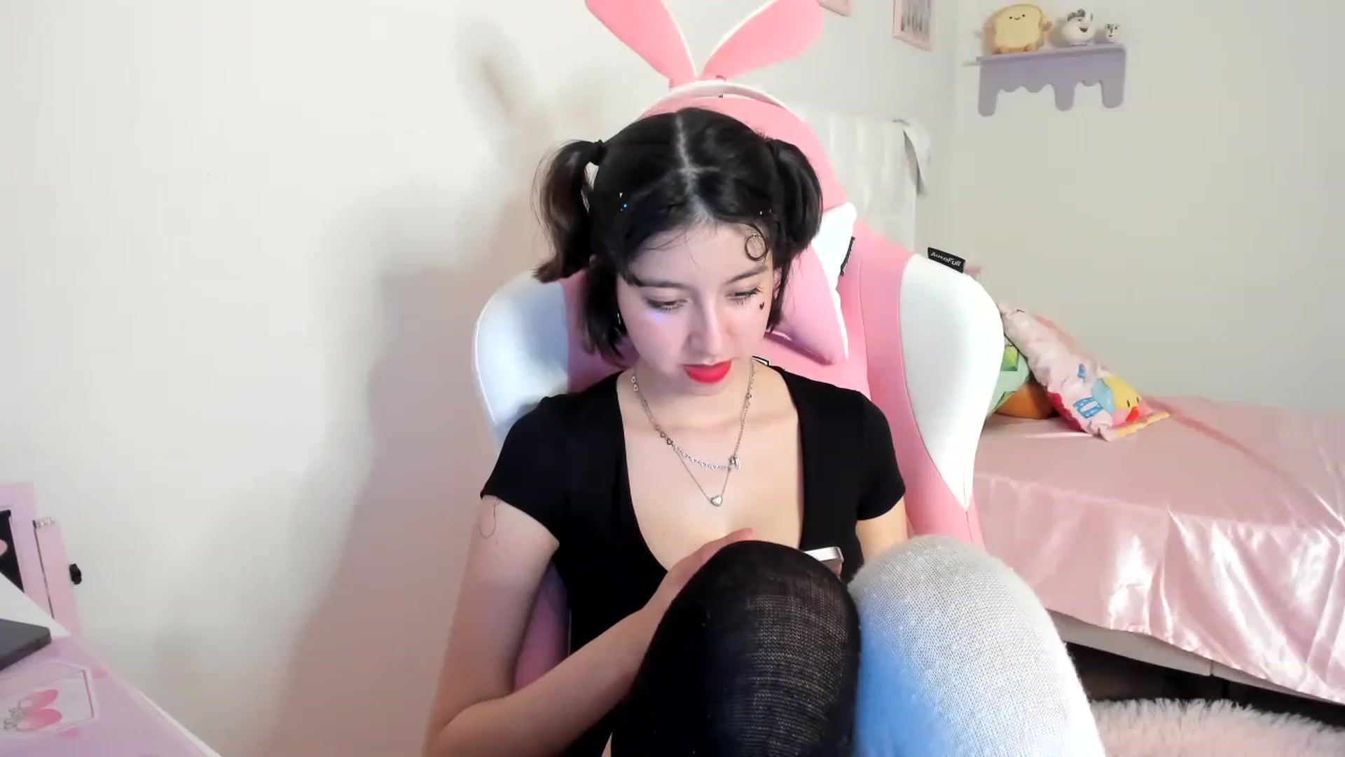Gallery image thumbnail from Cherrycute666's myfreecams stream on, 06/08/2023, 06:03 image 4 of 20