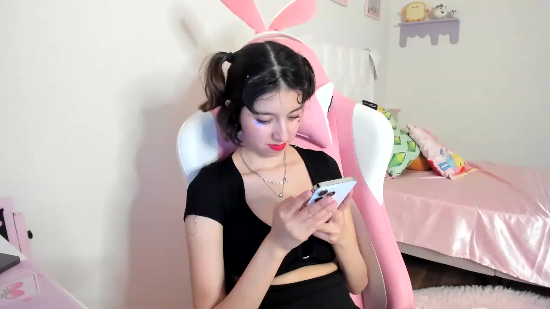 Gallery image thumbnail from Cherrycute666's myfreecams stream on, 06/08/2023, 06:03 image 1 of 20