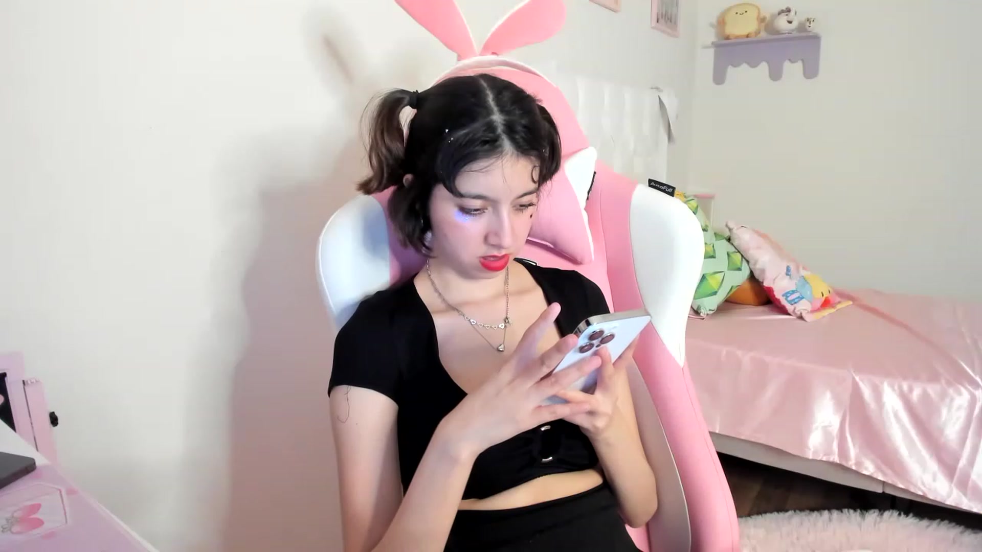Gallery image thumbnail from Cherrycute666's myfreecams stream on, 06/08/2023, 06:03 image 2 of 20