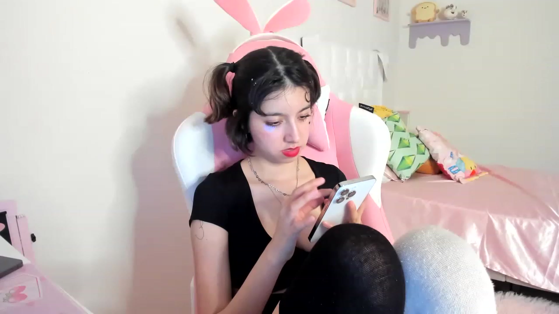 Gallery image thumbnail from Cherrycute666's myfreecams stream on, 06/08/2023, 06:03 image 8 of 20