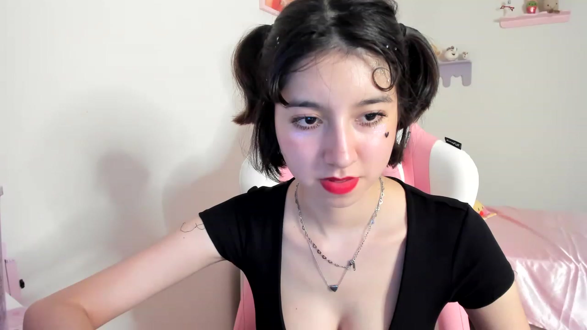 Gallery image thumbnail from Cherrycute666's myfreecams stream on, 06/08/2023, 06:03 image 17 of 20