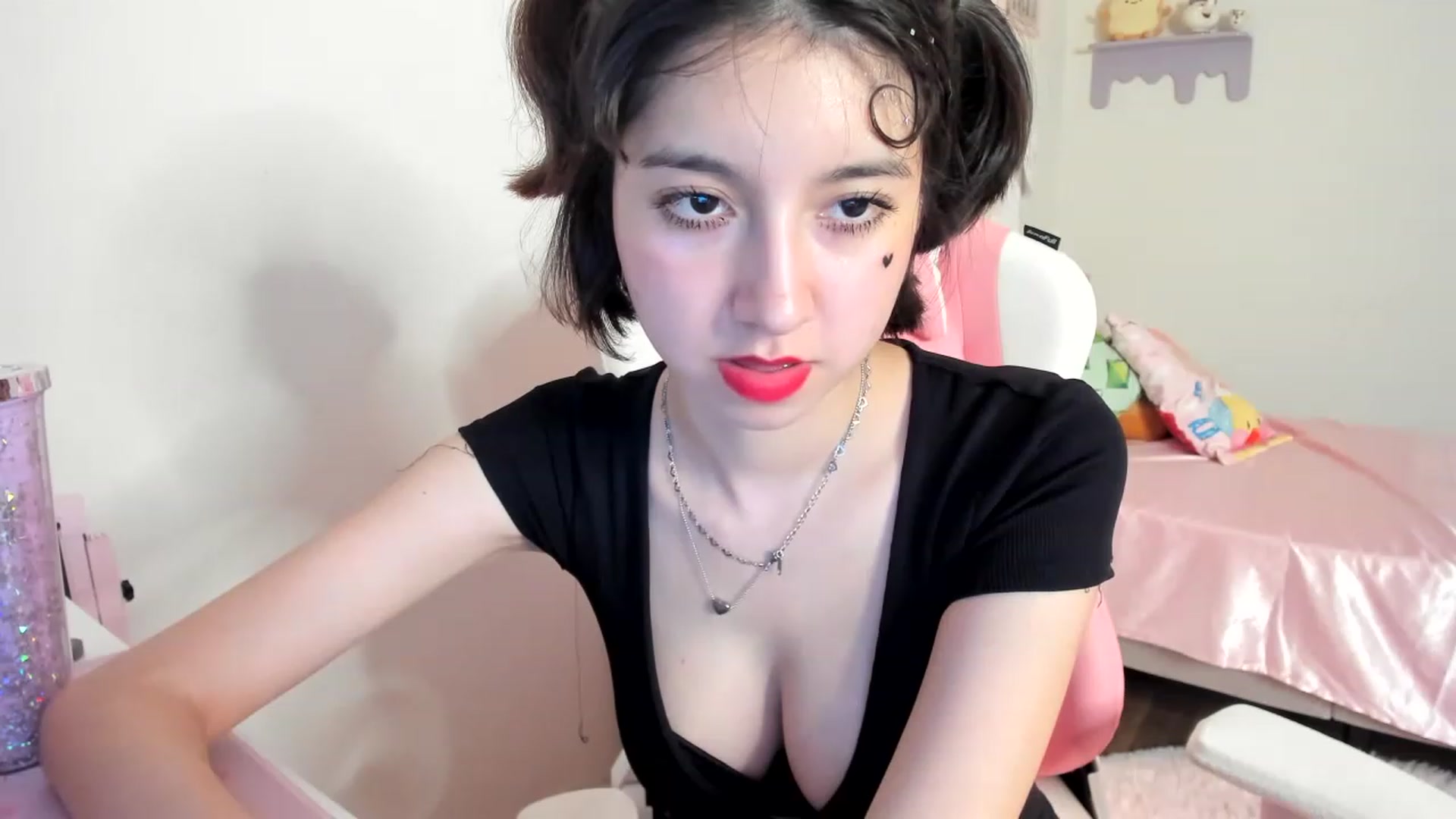 Gallery image thumbnail from Cherrycute666's myfreecams stream on, 06/08/2023, 06:59 image 3 of 20
