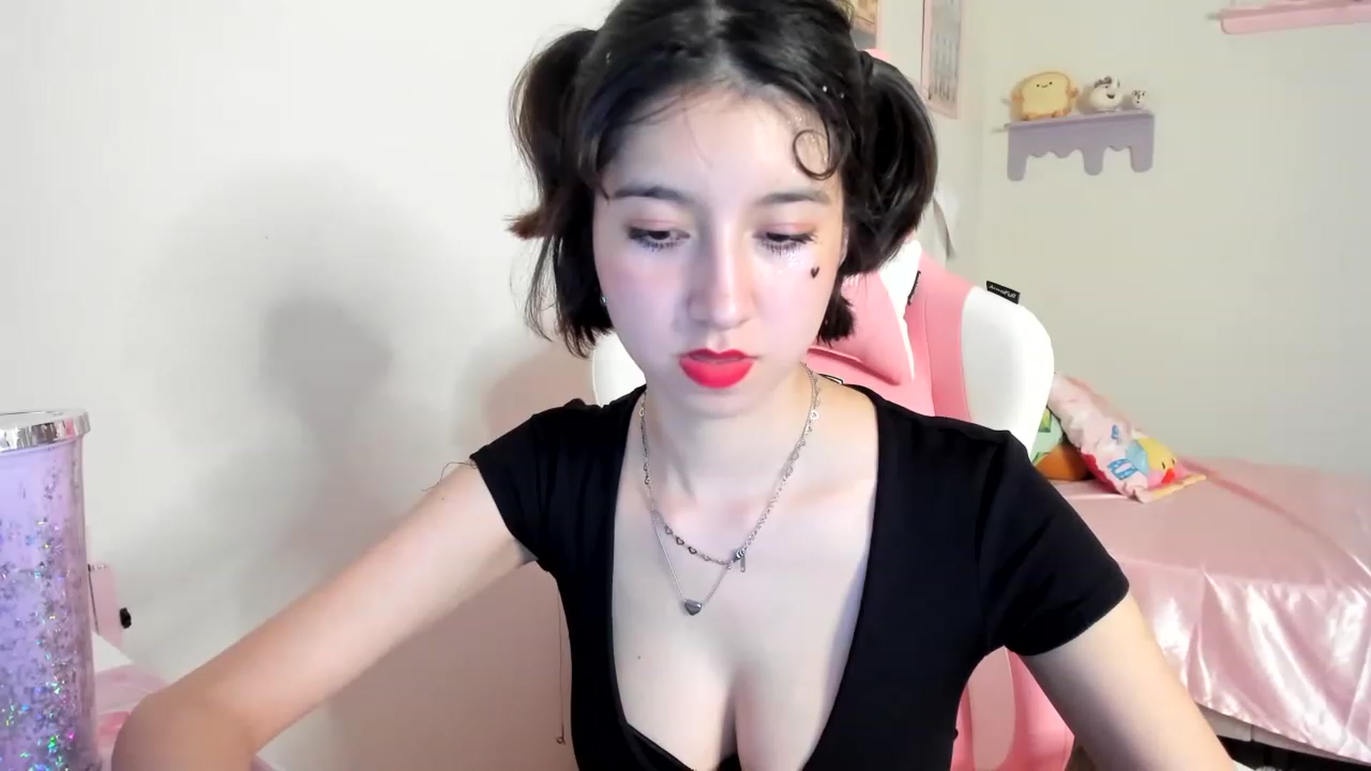 Gallery image thumbnail from Cherrycute666's myfreecams stream on, 06/08/2023, 06:59 image 13 of 20