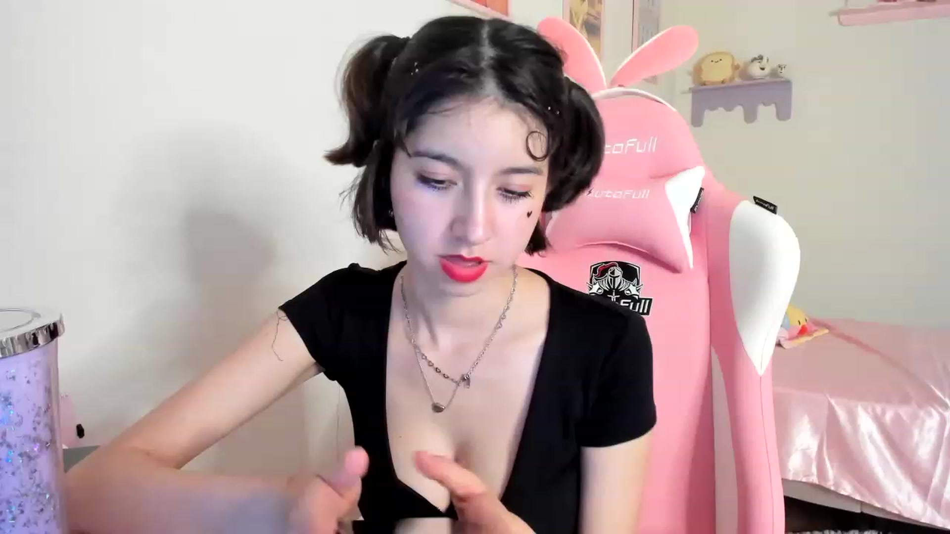 Gallery image thumbnail from Cherrycute666's myfreecams stream on, 06/08/2023, 07:41 image 1 of 20